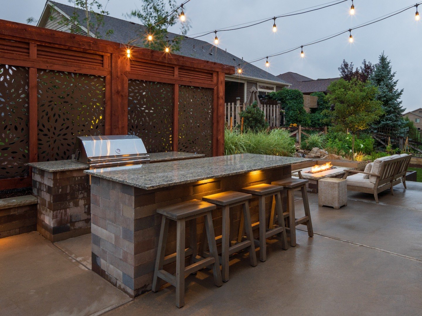 Landscape design with outdoor kitchen in Castle Rock, CO