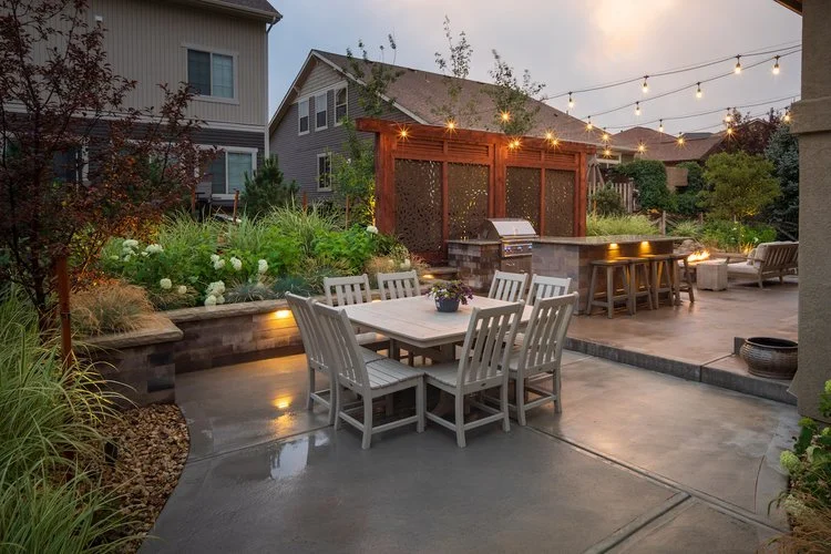 A beautiful outdoor kitchen and patio