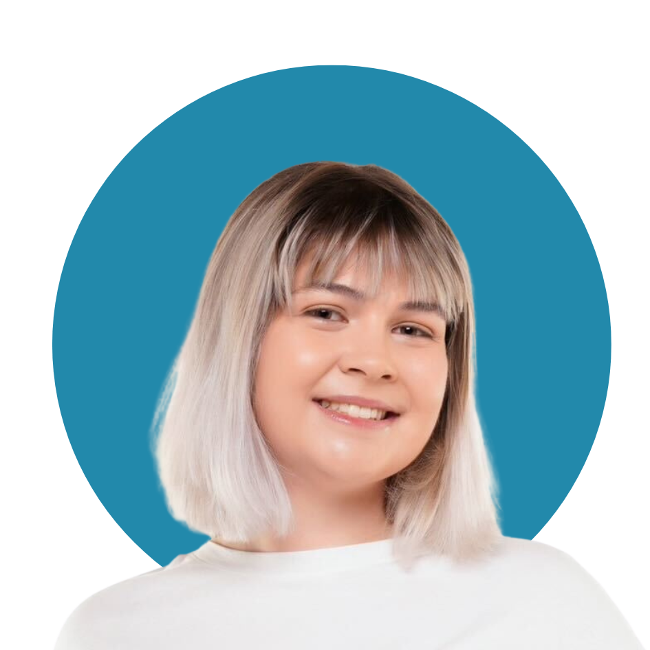 Lindsey Cartwright Bio Image Content Writer.png