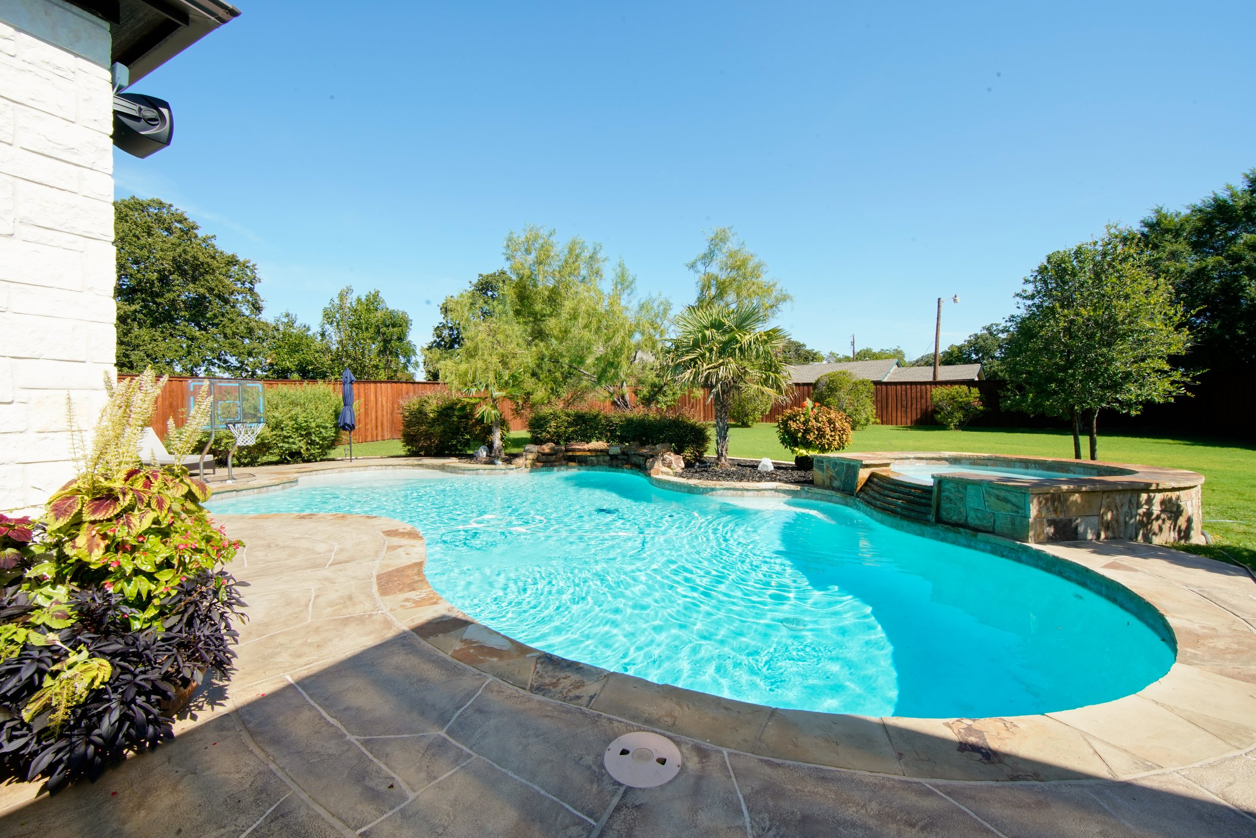 inground pool and outdoor living spaces Benbrook, TX and Aledo, TX