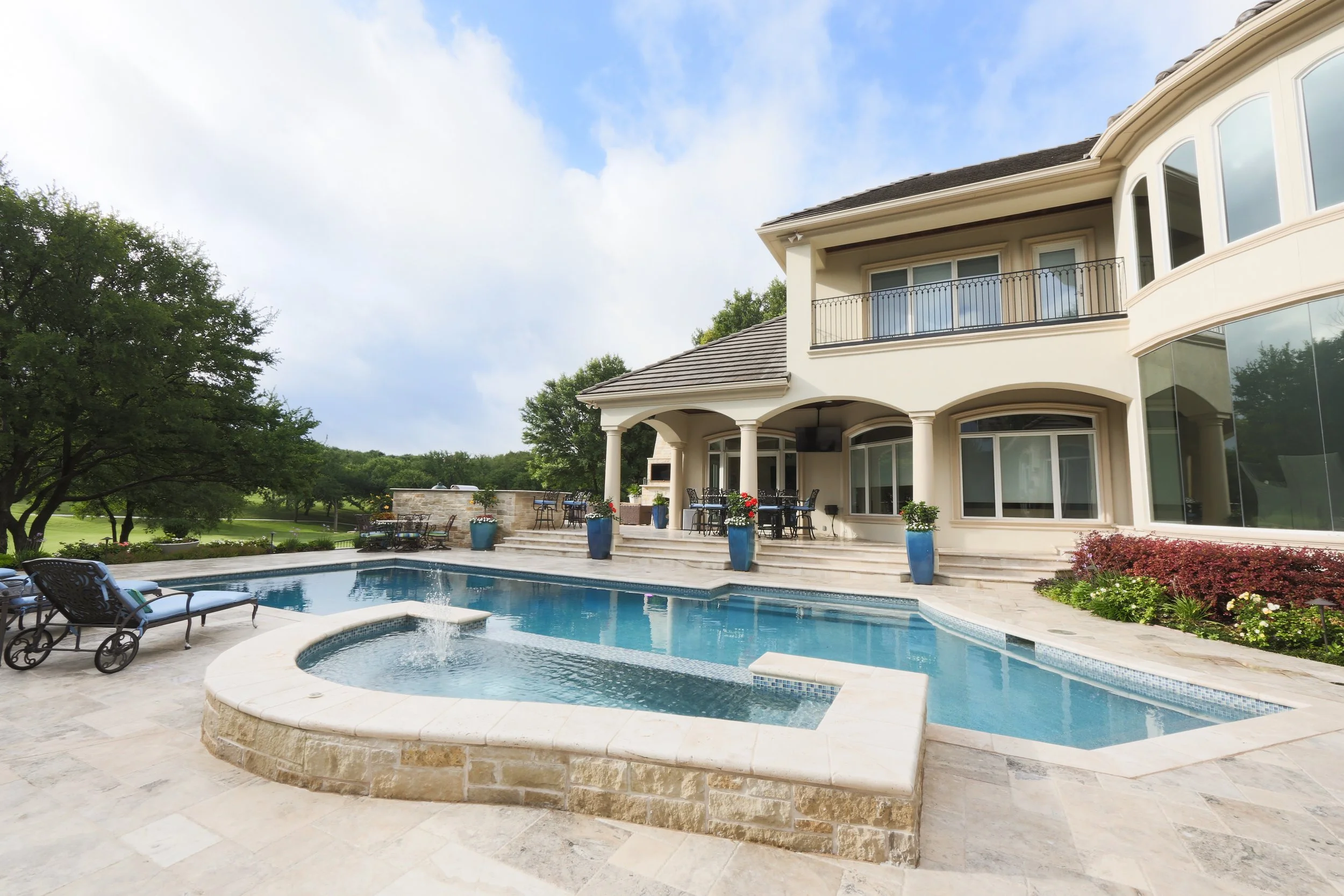 What Most Homeowners Miss When Hiring a Pool Builder in Fort Worth, TX