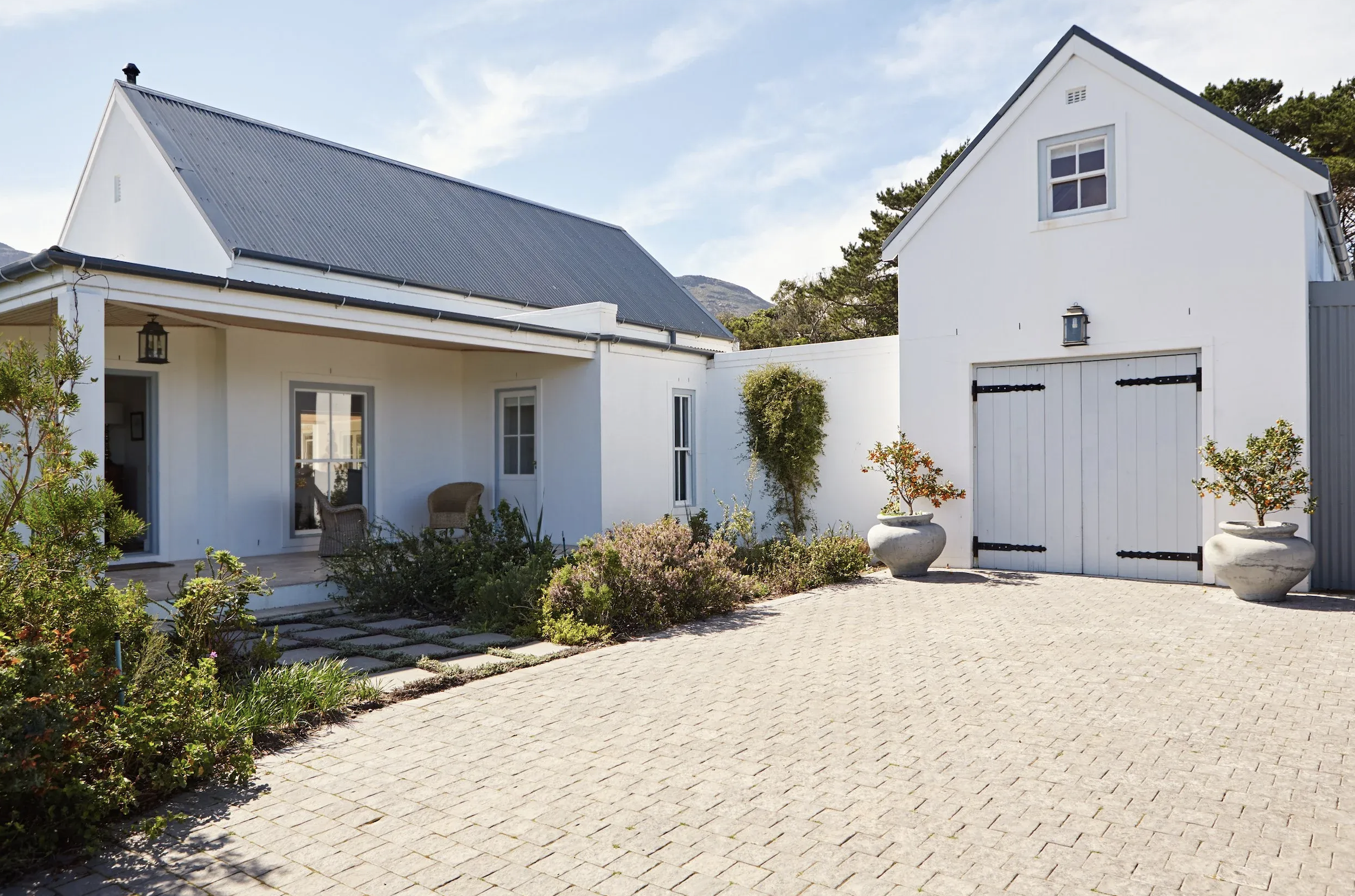 Driveway Contractor in Fort Worth, TX: Materials, Base Depth, Drainage and the Build Sequence