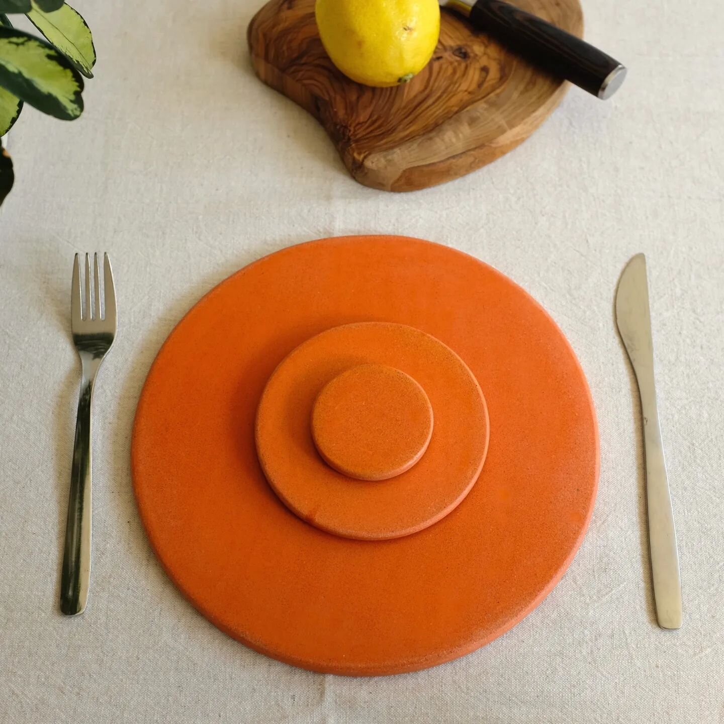 A full set of matching placemats, coasters and mini coasters for your post dinner espresso (or shots I guess 🤷🏻&zwj;♂️) in a nice punchy blood orange colourway!

#tablesetting #tablemats #placemats #coasters #coastersets #minicoaster #espressocoast