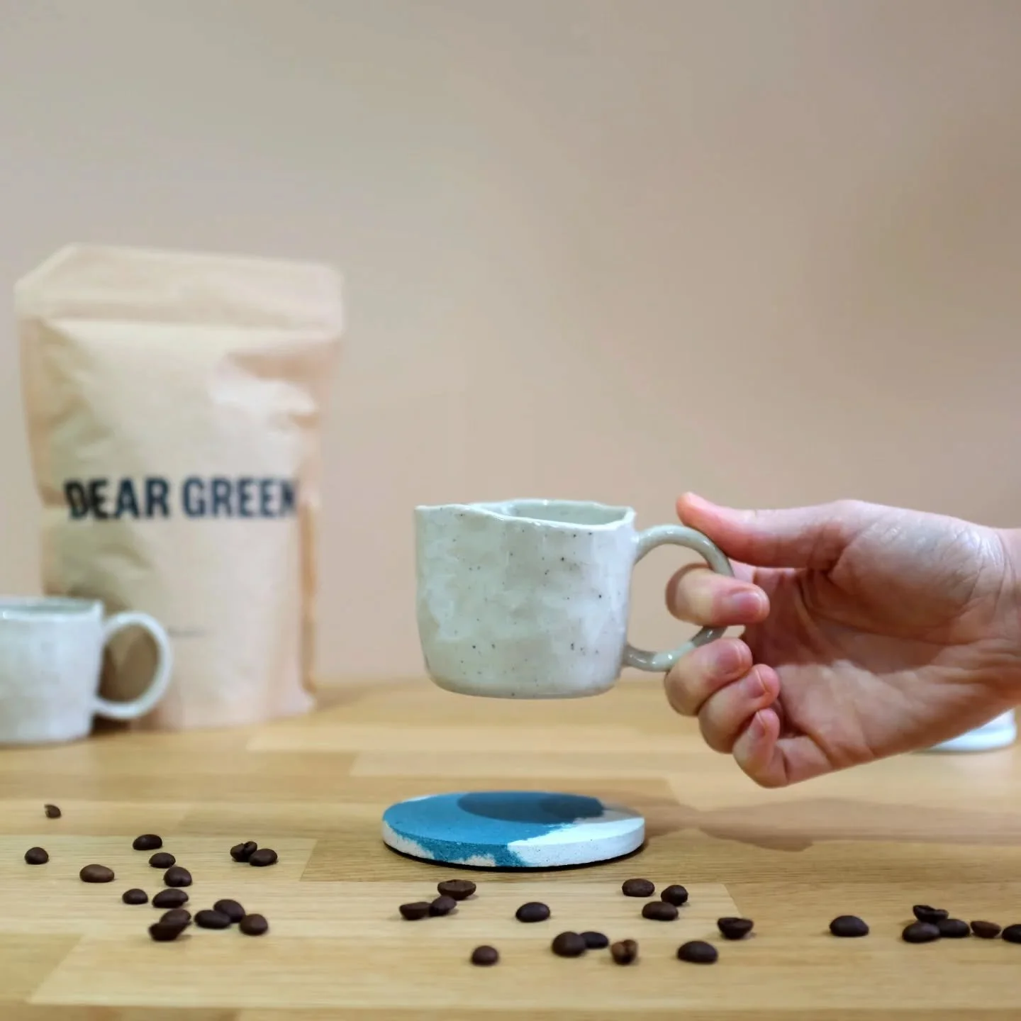 Studio Yōki &amp; I have teamed up to bring you this lovely Coffee Lover Gift Box!

Inside a festively packaged gift box you&rsquo;ll find a beautiful, handcrafted coffee mug by @studioyoki , one of my limited edition Eucalyptus, Coral and Linen colo