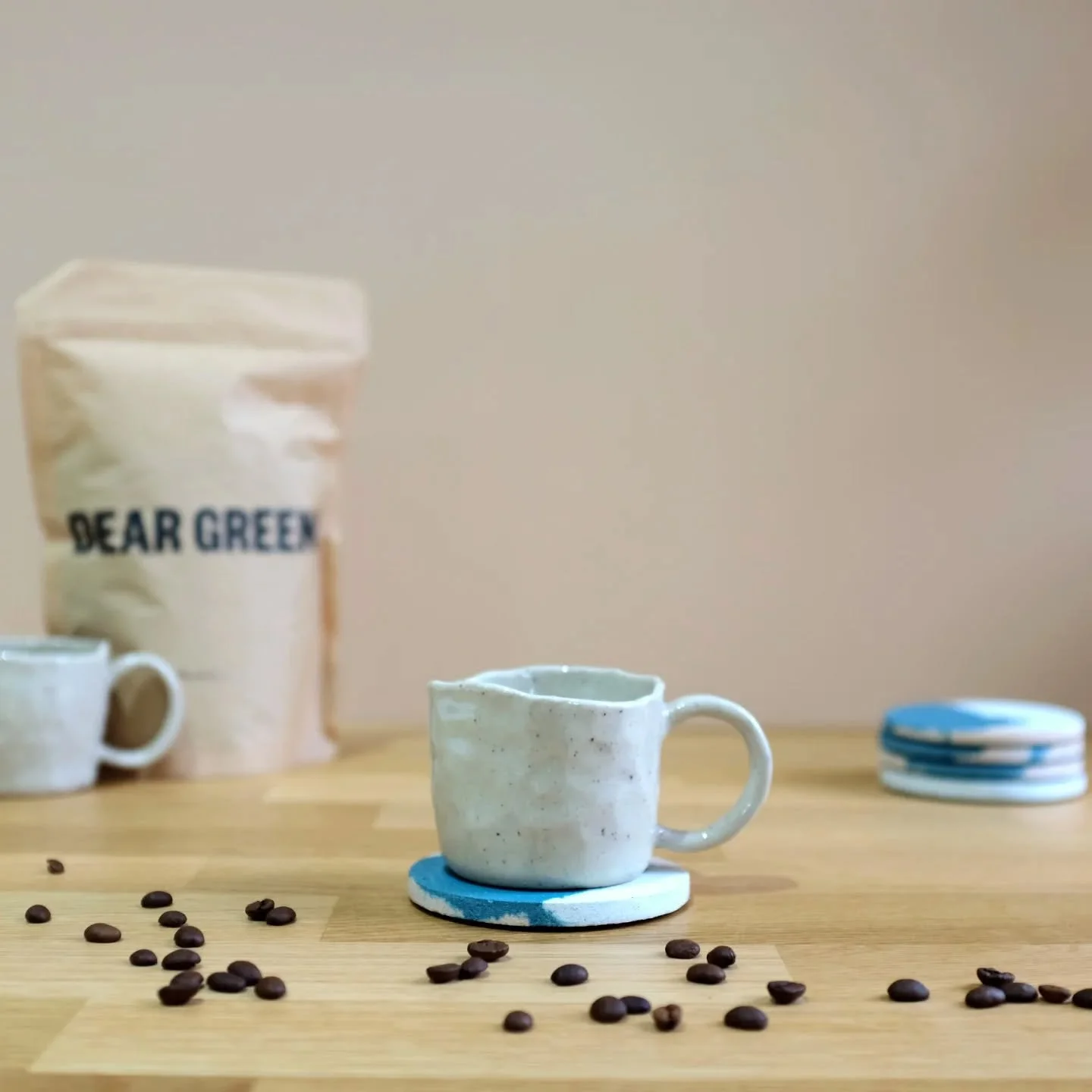 Here's 5x last minute Christmas gift ideas ahead of my Christmas posting deadlines this week:

Tomorrow for Royal Mail Tracked 48 and Friday for Royal Mail Tracked 24!

1) Coffee Lover Gift Set:
Inside a festively packaged gift box you&rsquo;ll find 