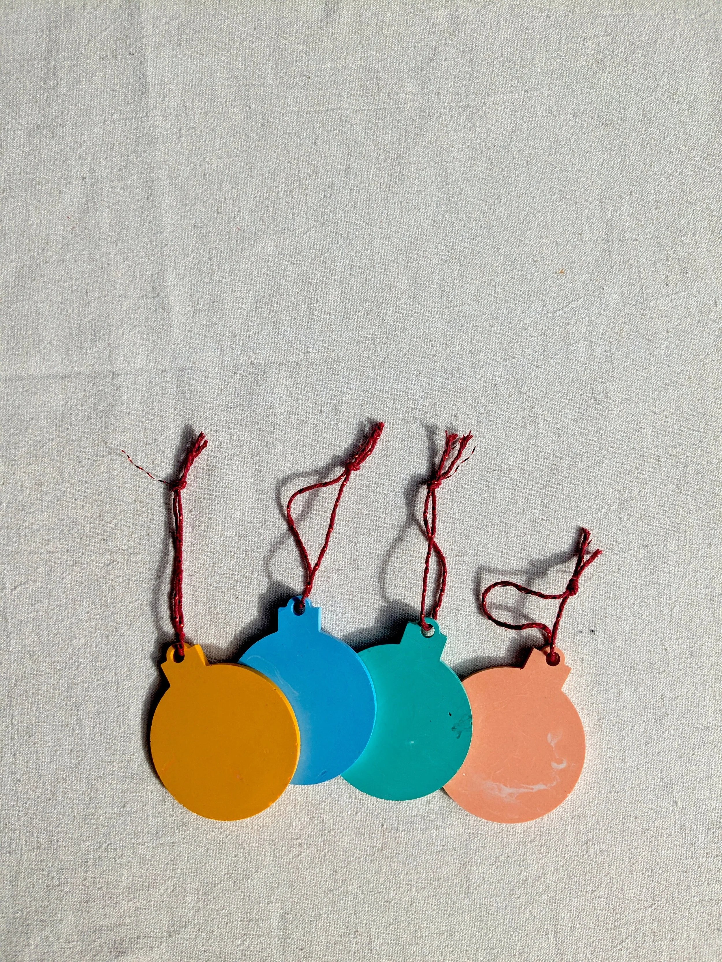 Plain Colour Christmas Bauble Decoration Workshop (1).jpg