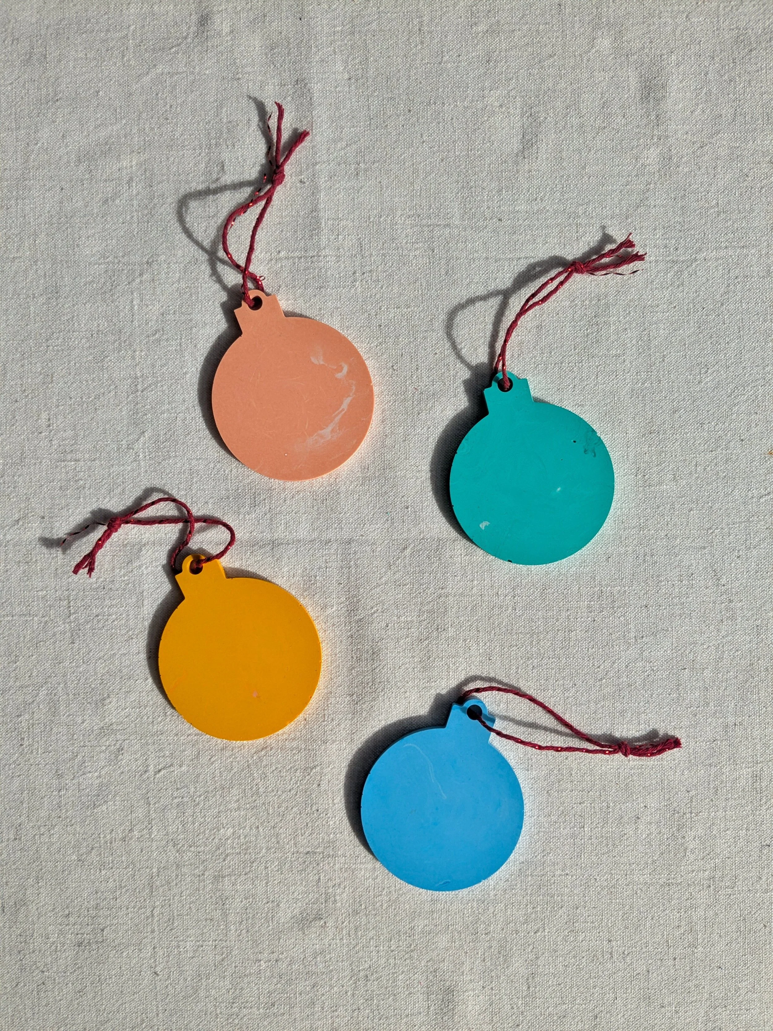 Plain Colour Christmas Bauble Decoration Workshop (3).jpg