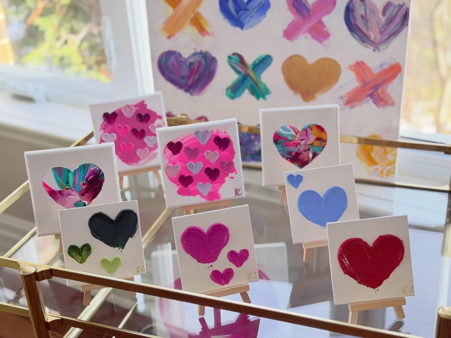 Valentines minis available between $25-40 Delivery to MTL area available. 

#heartart #valentinesgift #montrealartist