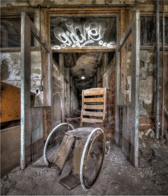 abandoned-chairs-in-forgotten-places-photography-ripe-arts