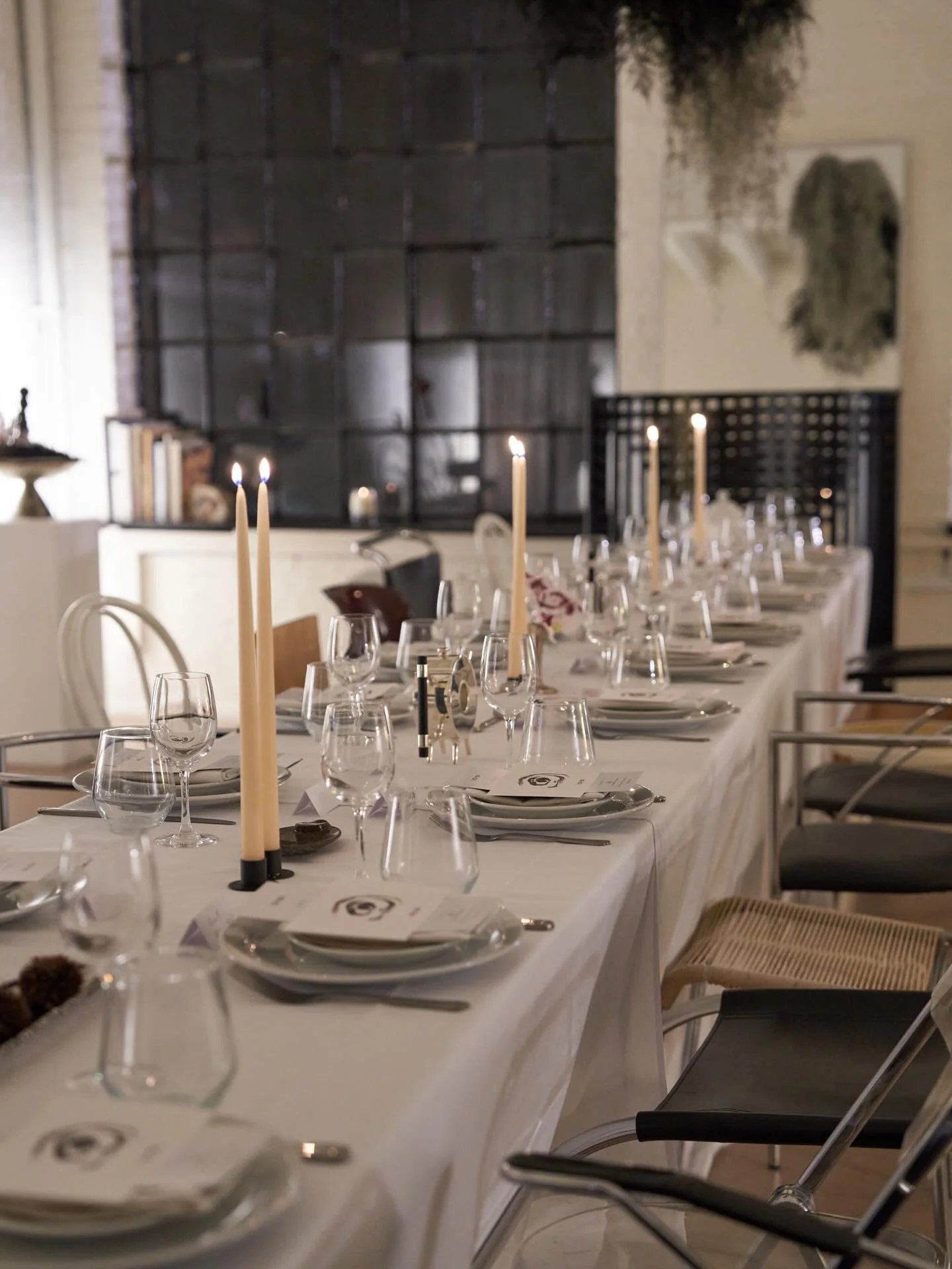 This week we hosted our first &lsquo;At The Table&rsquo; dinner series. In support of @furnishingfutures an East London charity who create healing homes in otherwise unfurnished social housing for women and children escaping domestic abuse.

A shared
