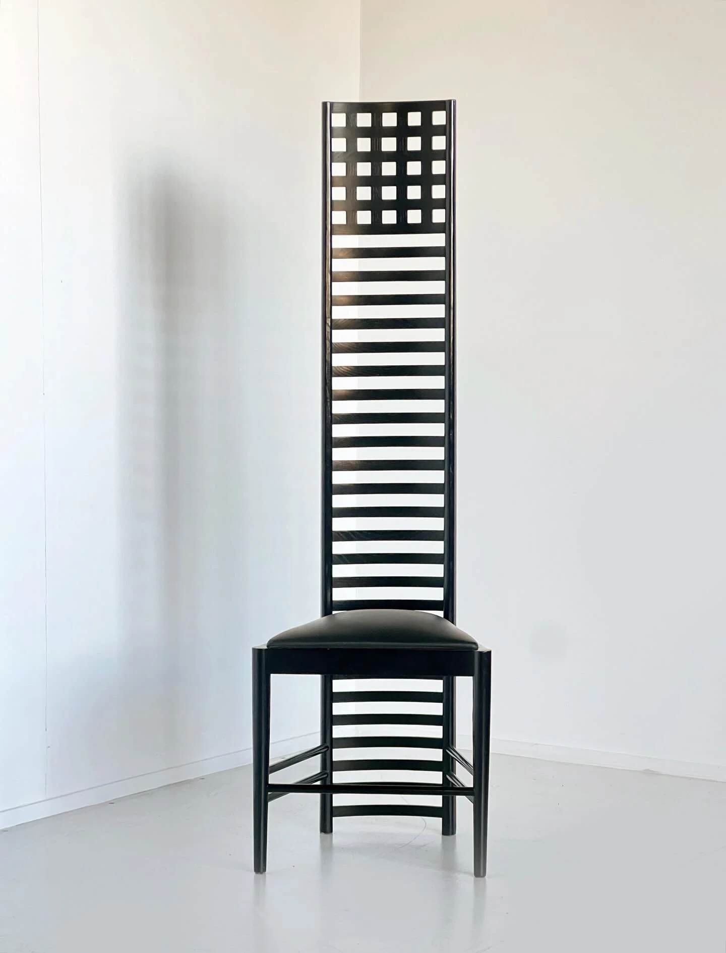 Sold: Charles Rennie Mackintosh Hill House ladder back chair from 1903/1904 from solid ash.

Originally designed in 1904 by architect Charles Rennie Macintosh for the Villa Hill House in Helensburgh, Scotland. An iconic chair, a timeless design refle