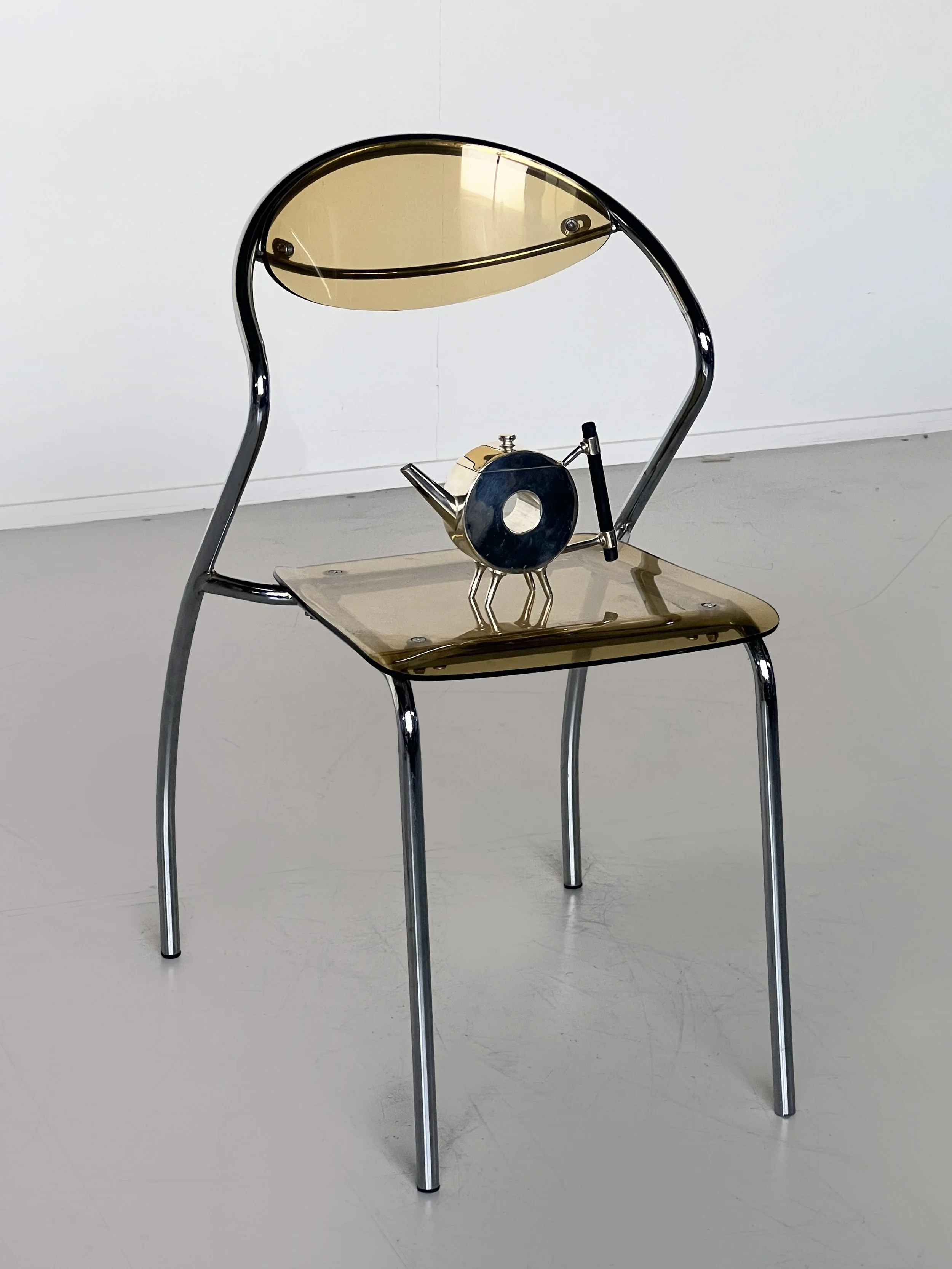 perspex chair4.jpg