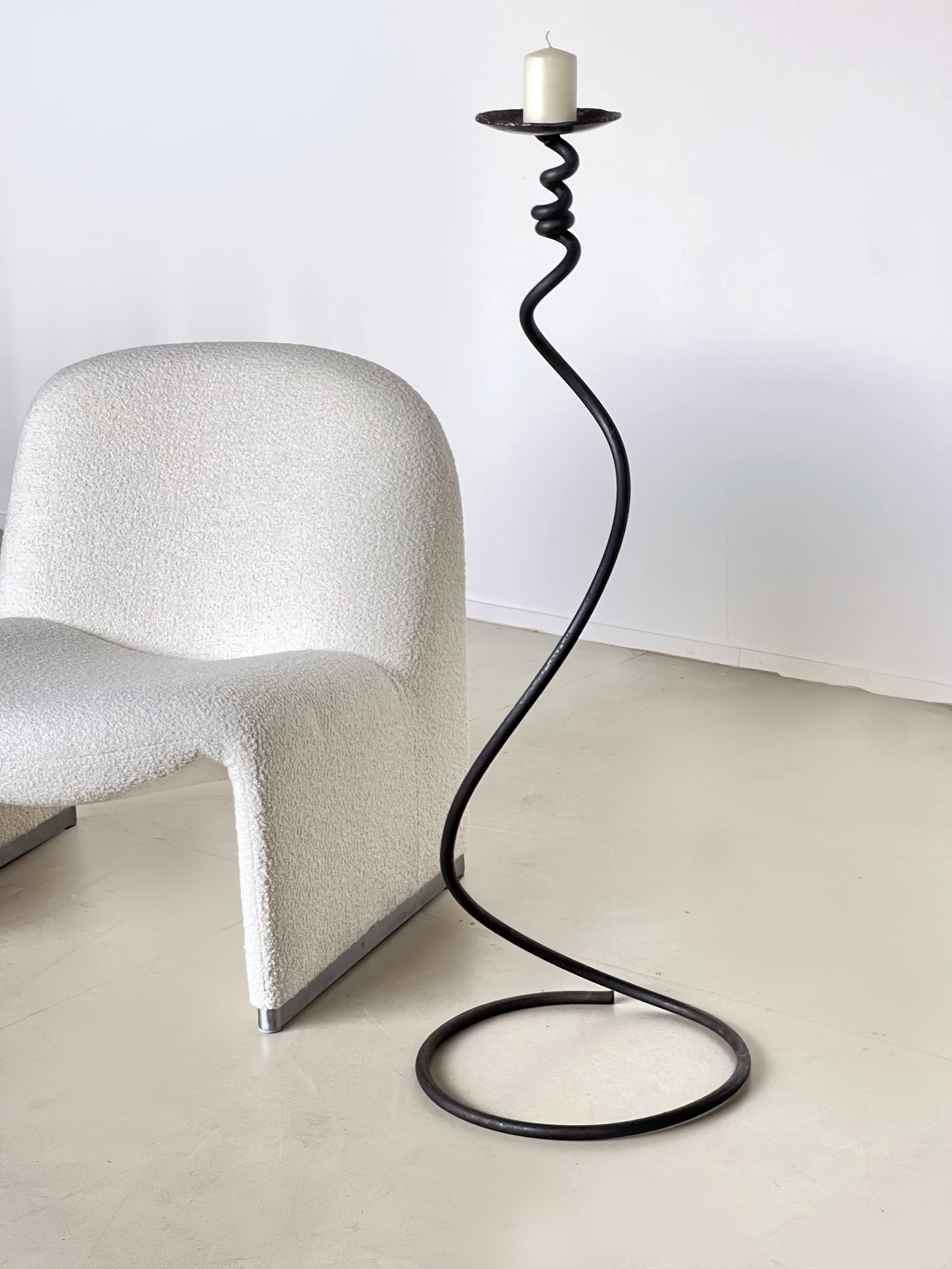 spiral floor calde holder3.jpg