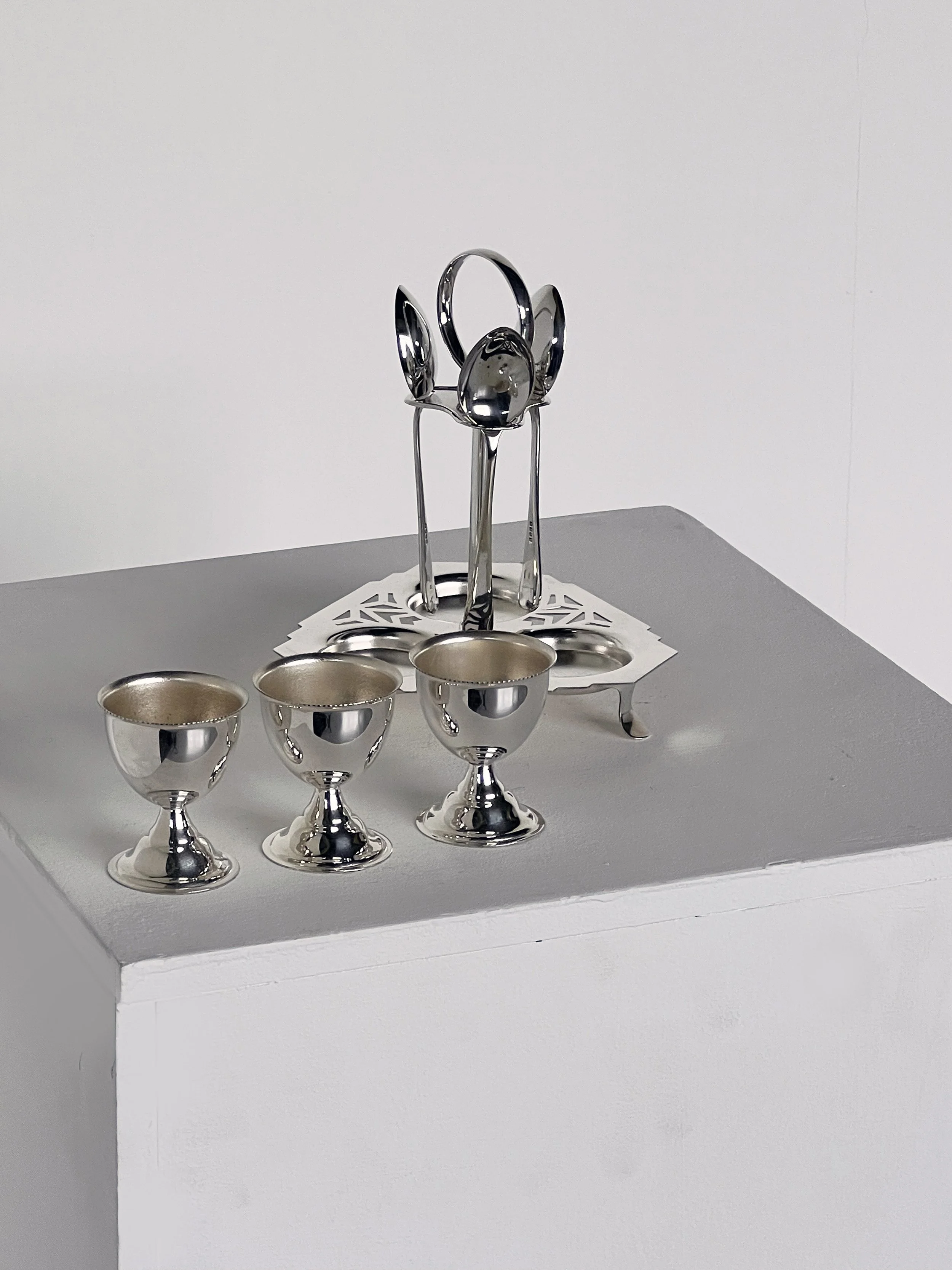 eggstand3.jpg