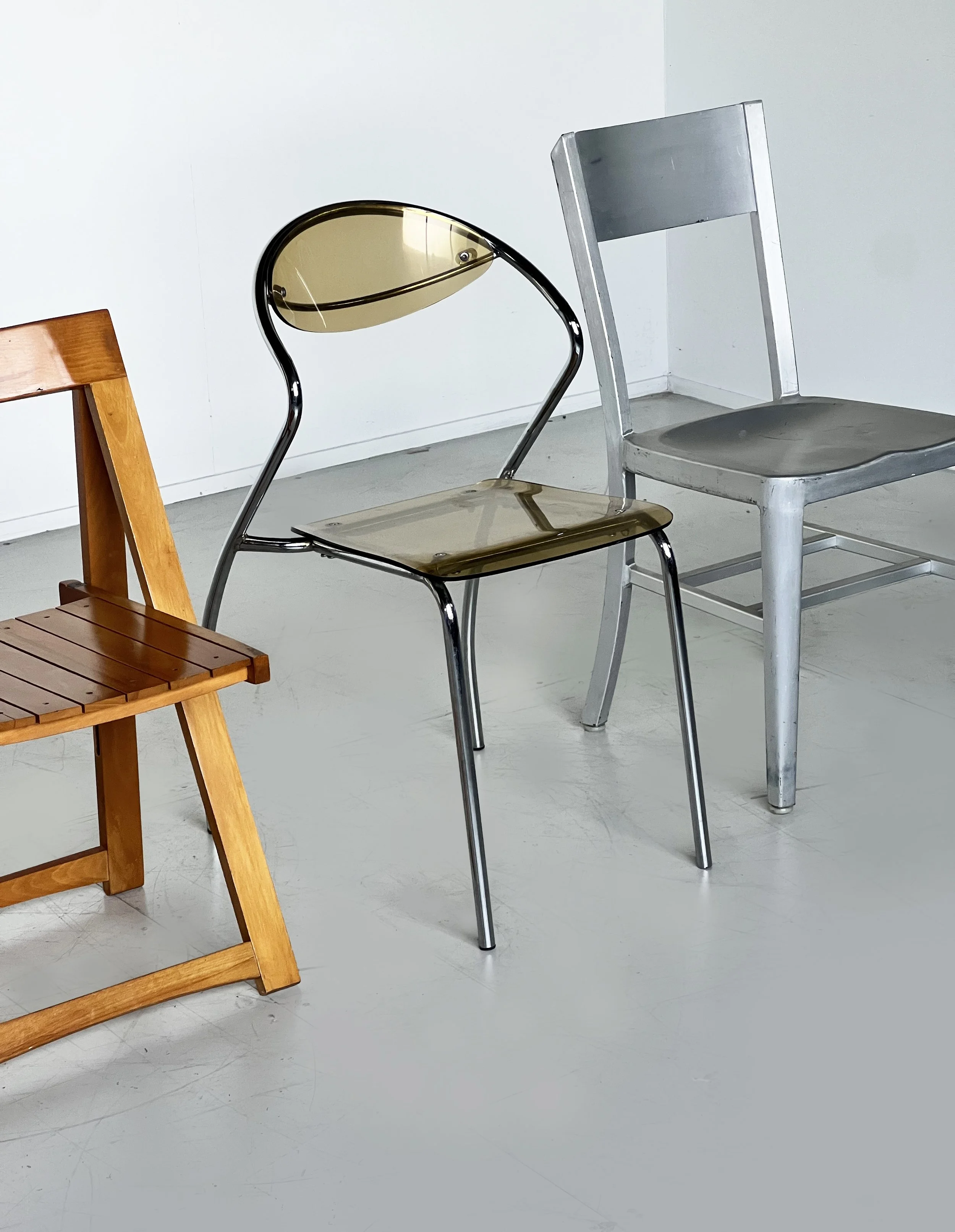 perspex chair2.jpg