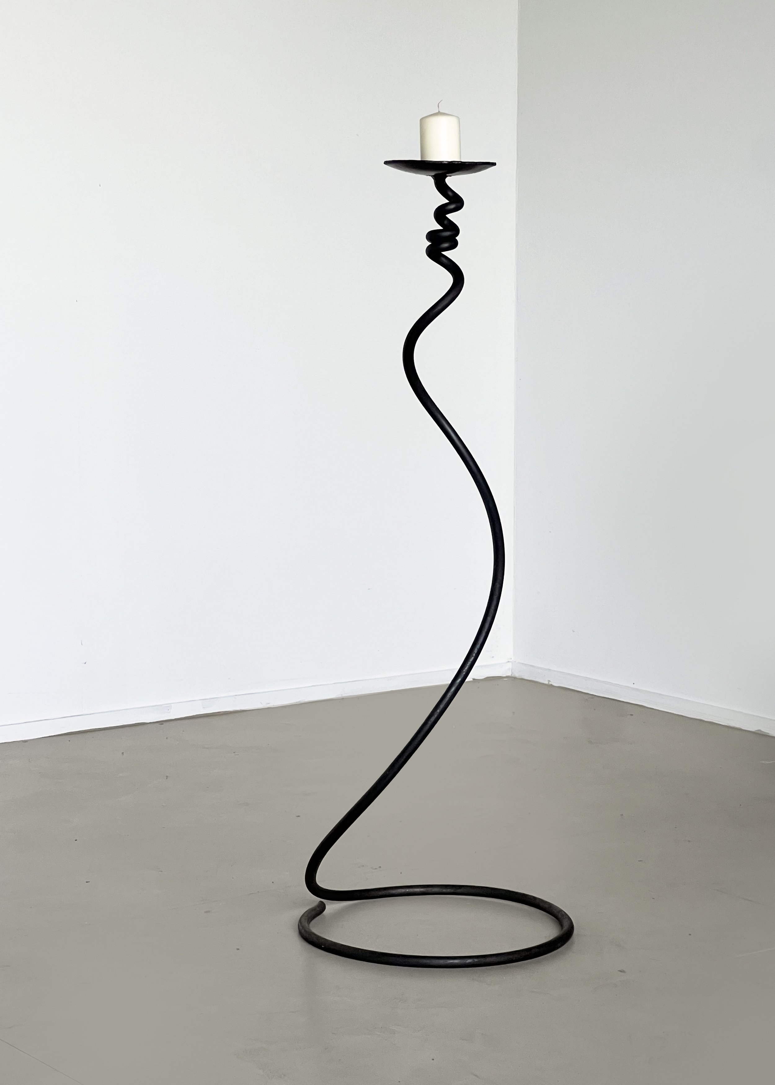 spiral floor calde holder.jpg