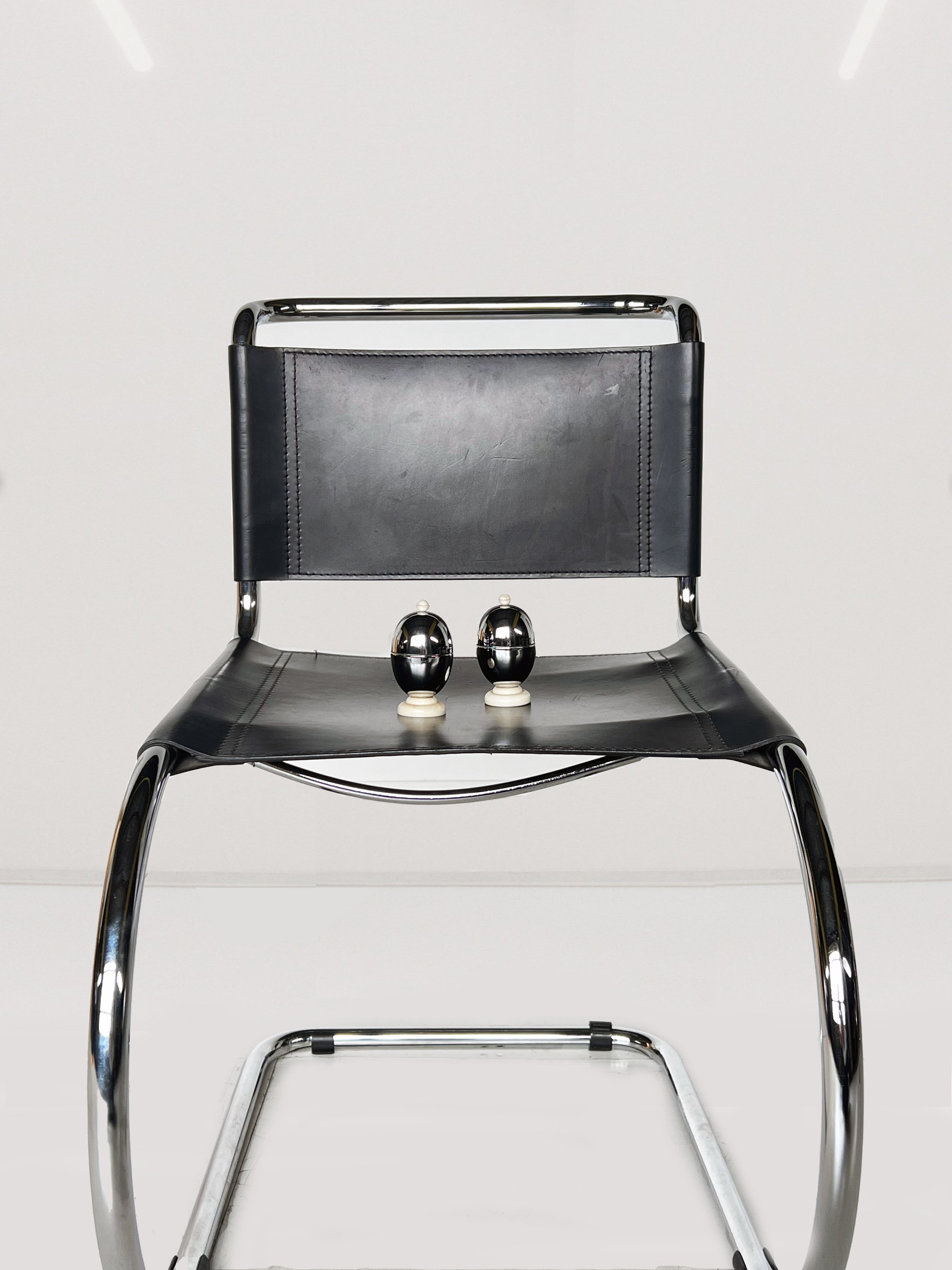 BLACK CHAIRS ON SHOOT.jpg