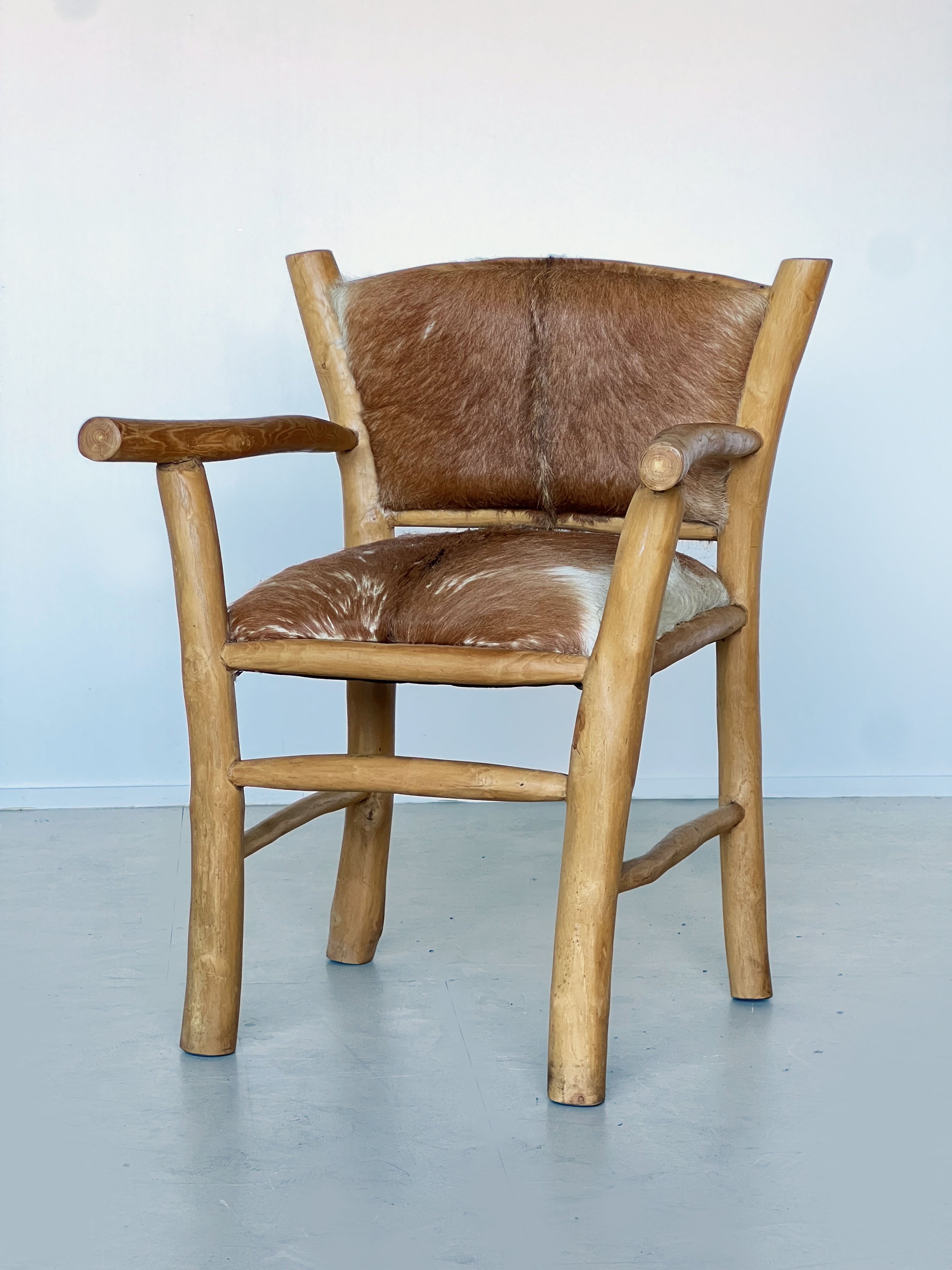 Hidechair1.jpg