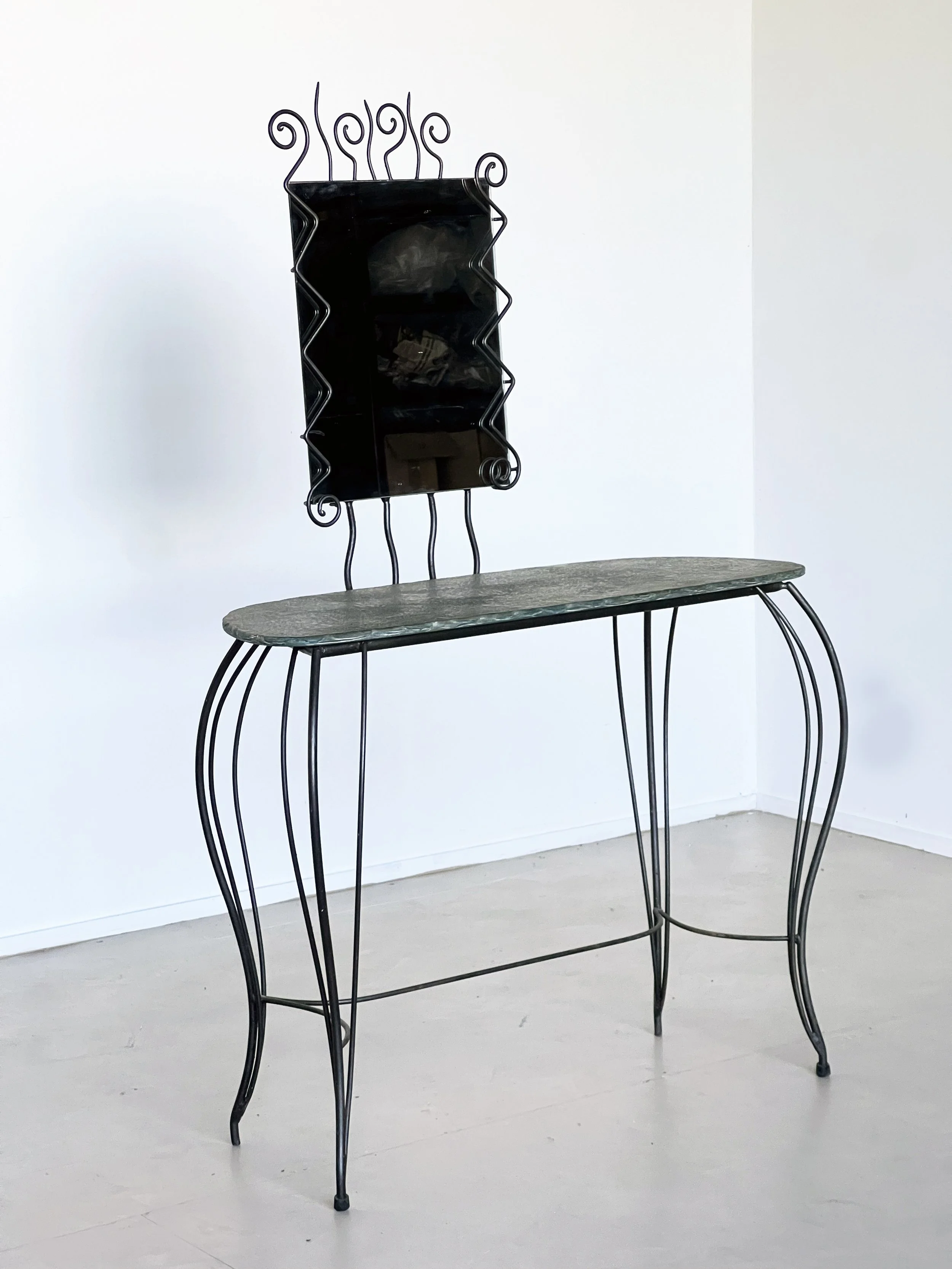 Dressingtable3.jpg