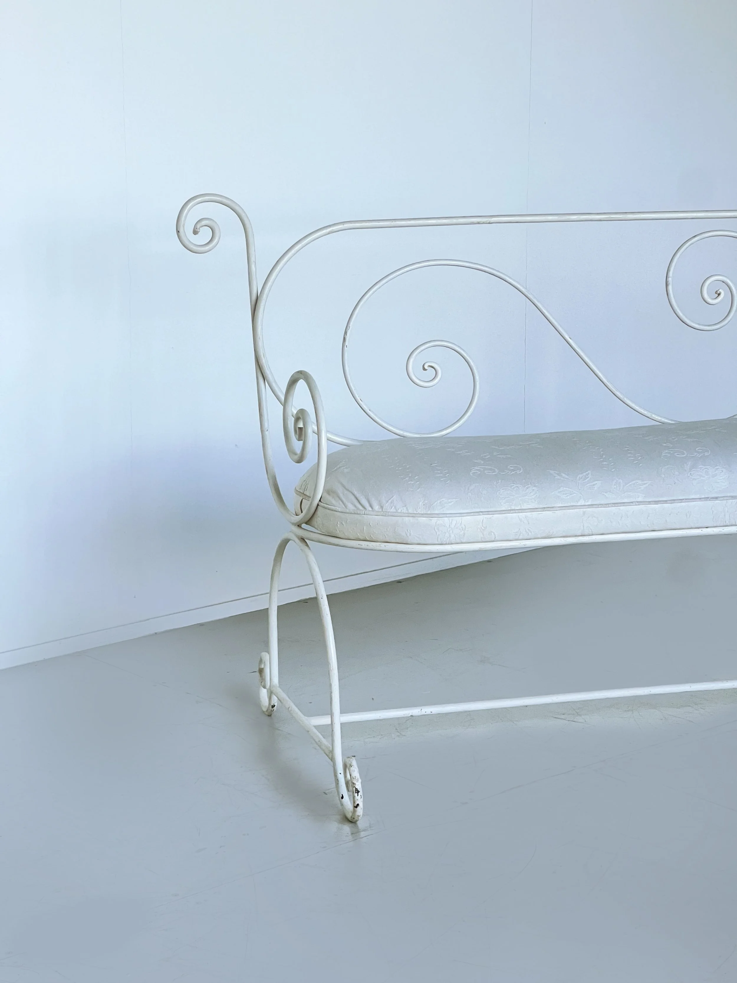 white bench2.jpg