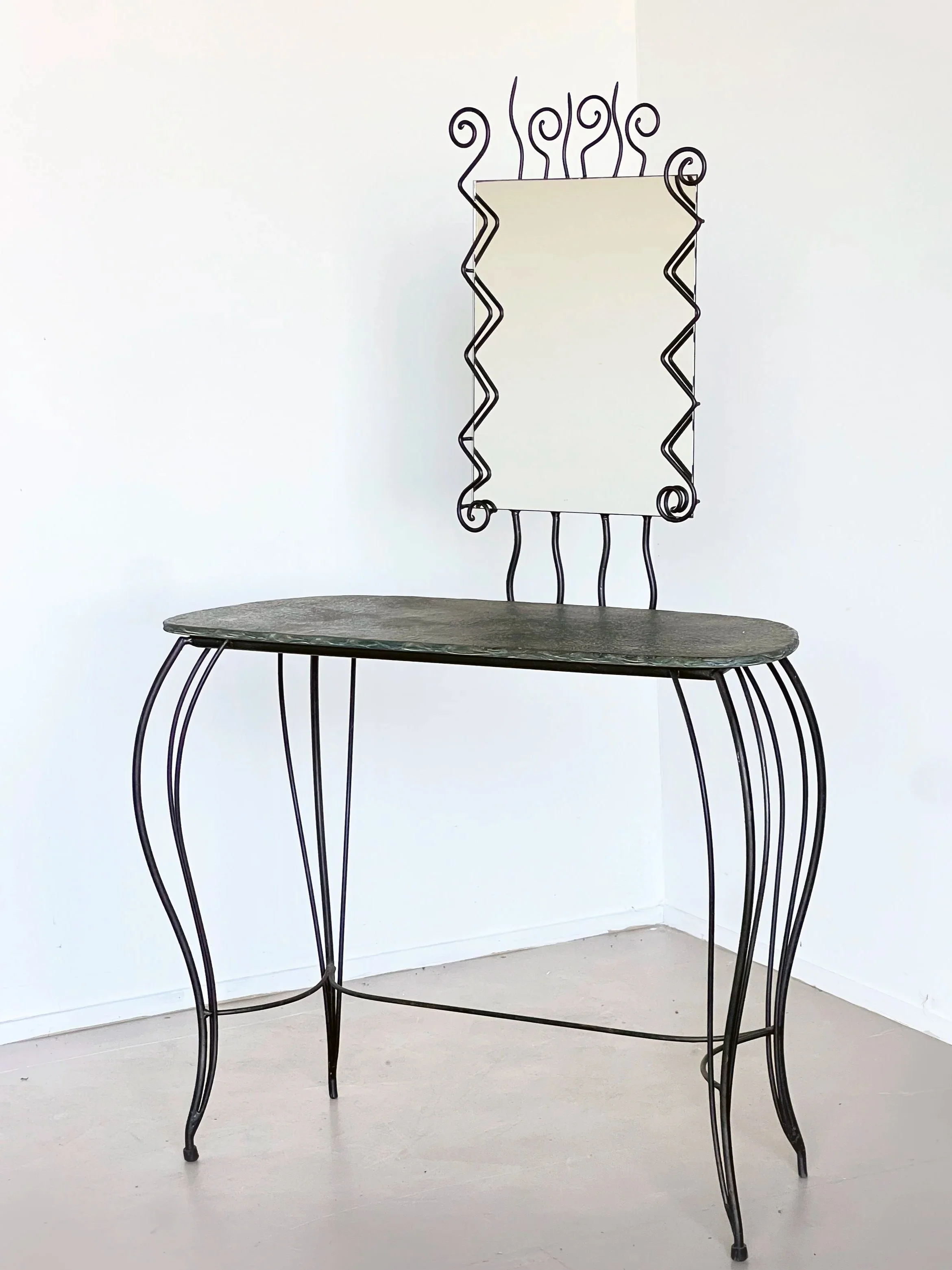 Dressingtable2.jpg