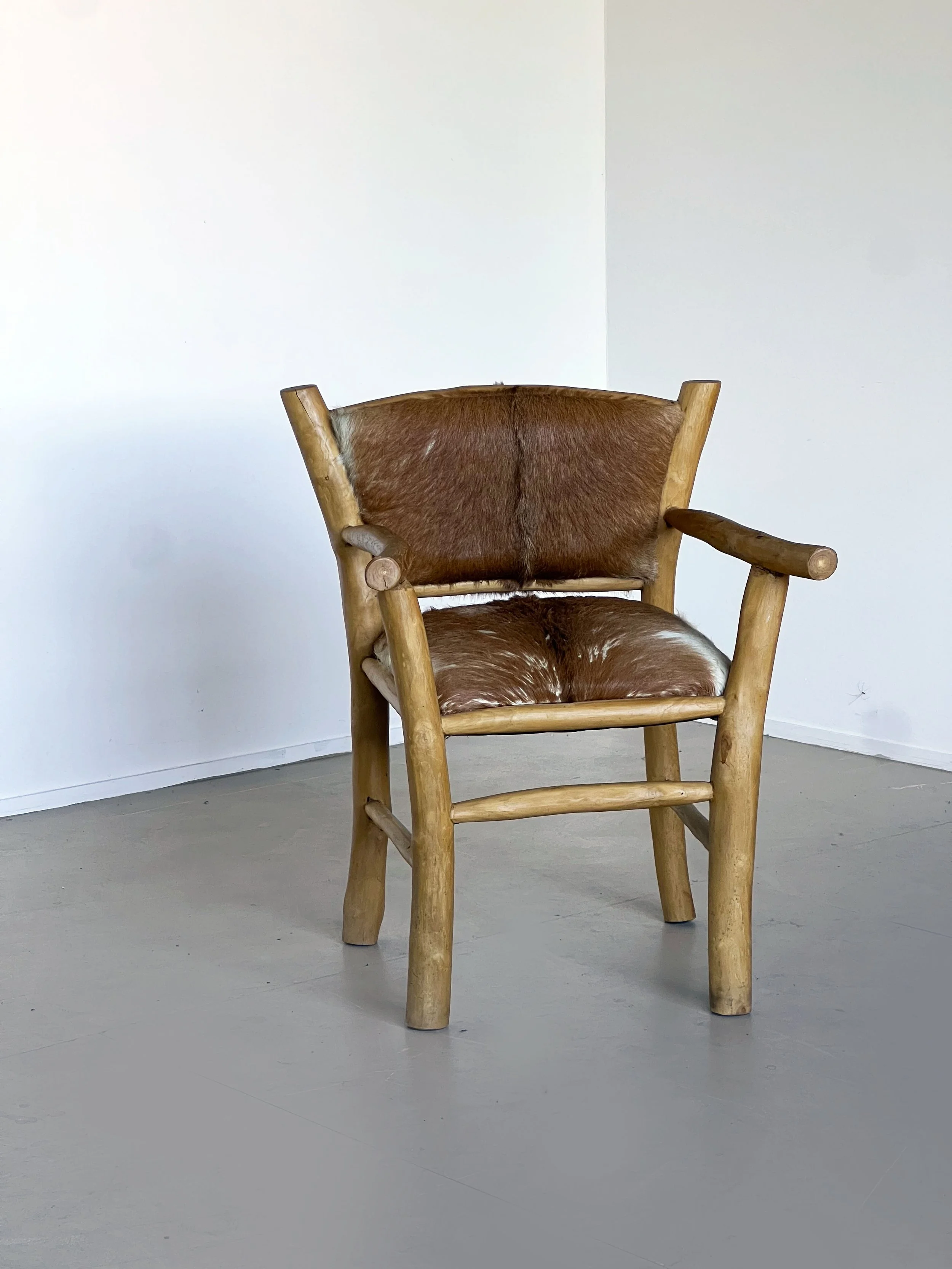 Hidechair2.jpg