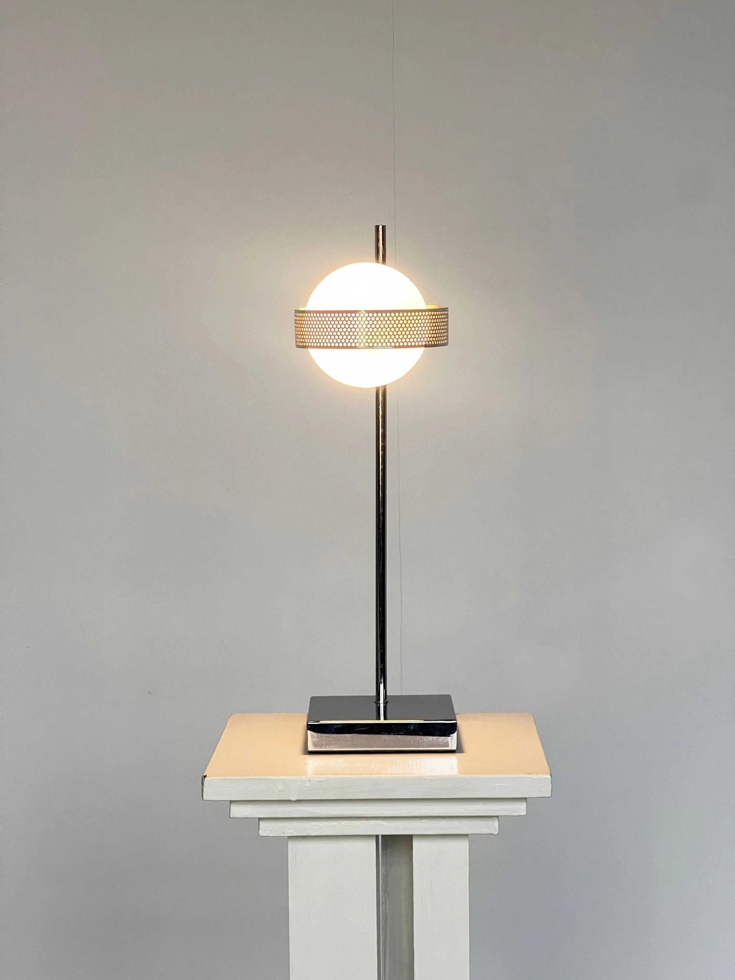 Saturn glo ball table lamp