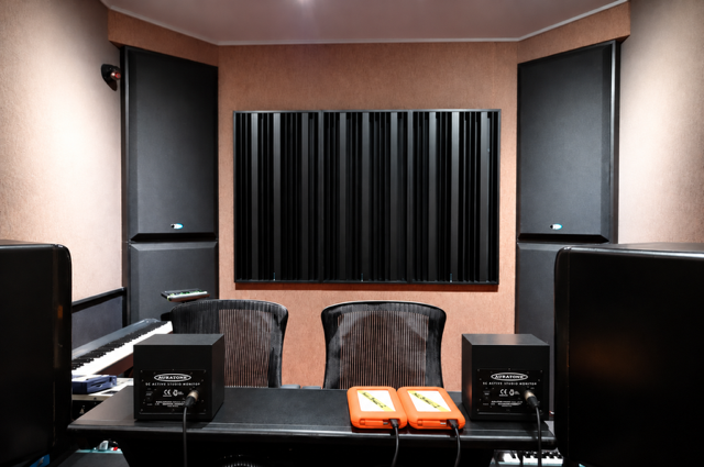 29 Auratone Studio Control Room.png