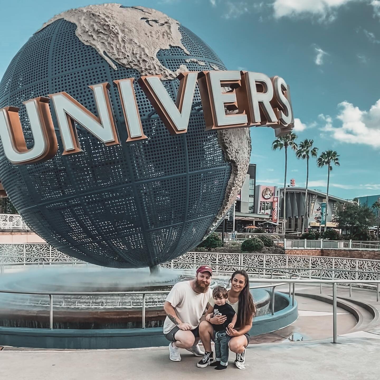 Starting this week off refreshed🤗
⠀
Yes, I start my week on Tuesdays 😂. Because Monday's are my husbands only day off and yesterday we spent it taking our littlest of 3 babies to universal for the 1st time. It was so much fun and now I&rsquo;m read