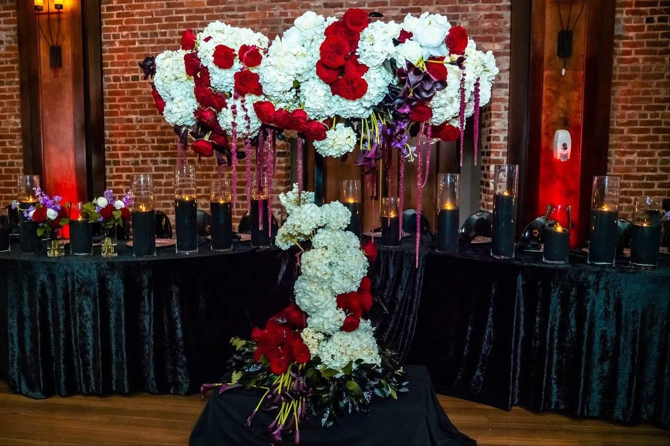 Florals that deserve their own moment. ❤️

Rich red roses, lush white hydrangeas, and cascading plum accents bring drama and romance to this design. Every arrangement adds something special to the room.

Save this for your next celebration.

#EventsB