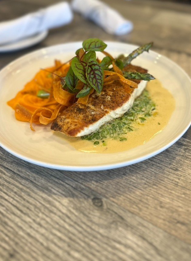 ☀️Monday Morning Menu Highlight 🍽️
🐟 PAN-SEARED HALBUT - With carrot puree...seaweed pesto, and grilled asparagus, finished with a fish beurre blanc.
.
.
#thelanding #thelandingmarblehead #marblehead #marbleheadma #marbleheadmassachusetts #mhd #019