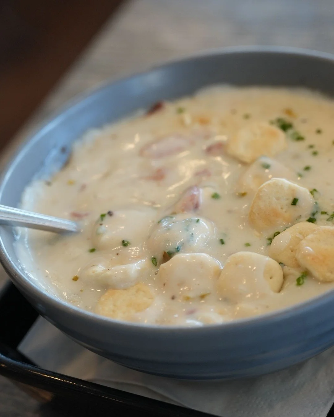 Cold outside, cozy inside. ❄️🔥
Warm up the right way with a perfectly poured beer or handcrafted cocktail paired with a cup of The Landing&rsquo;s famous New England Clam Chowder 🥣🤍

Rich, comforting, and exactly what a winter day on the harbor ca
