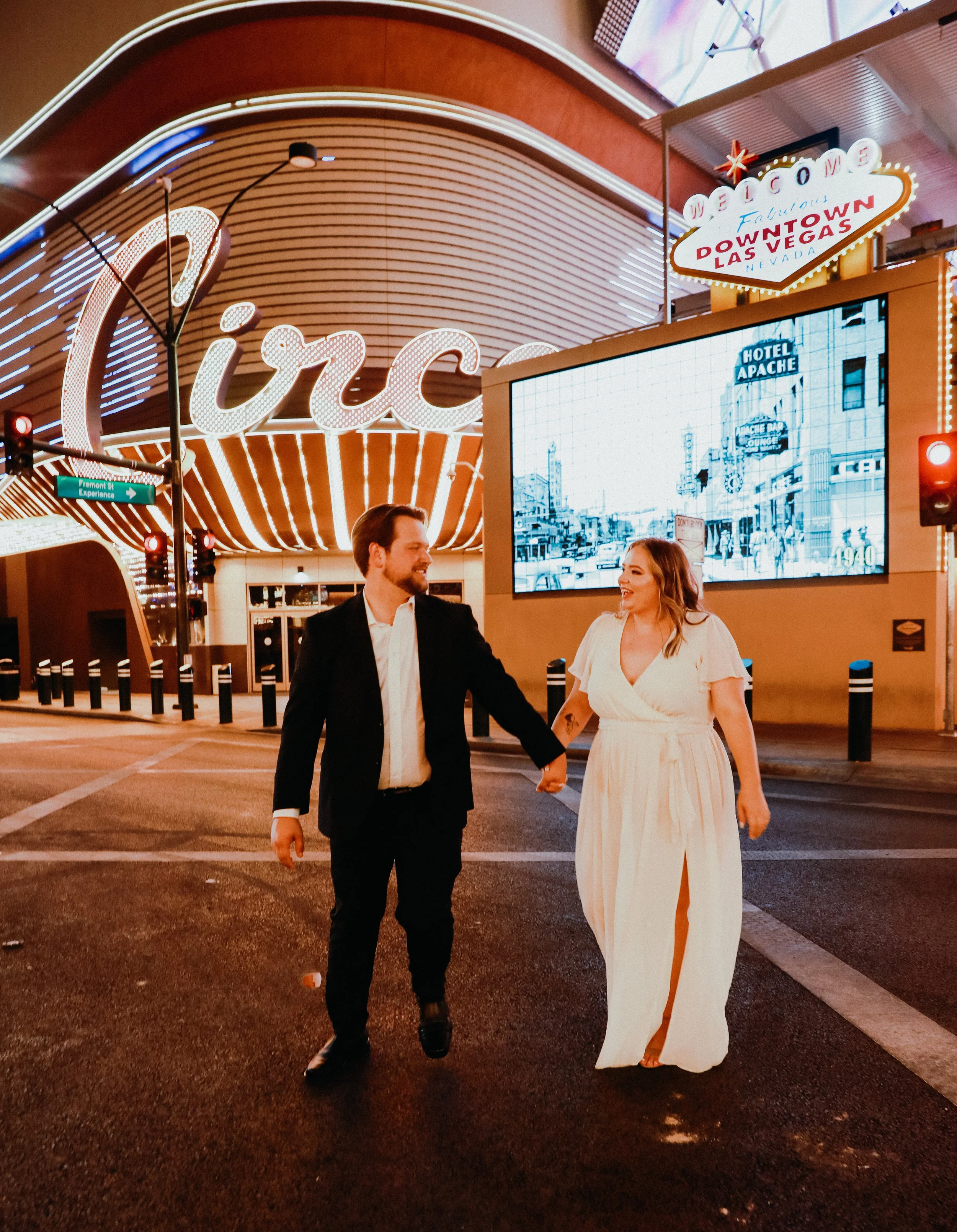 las-vegas-elopement-photographer2C48E100-CEBF-46B4-A872-6910EFD19007.jpg