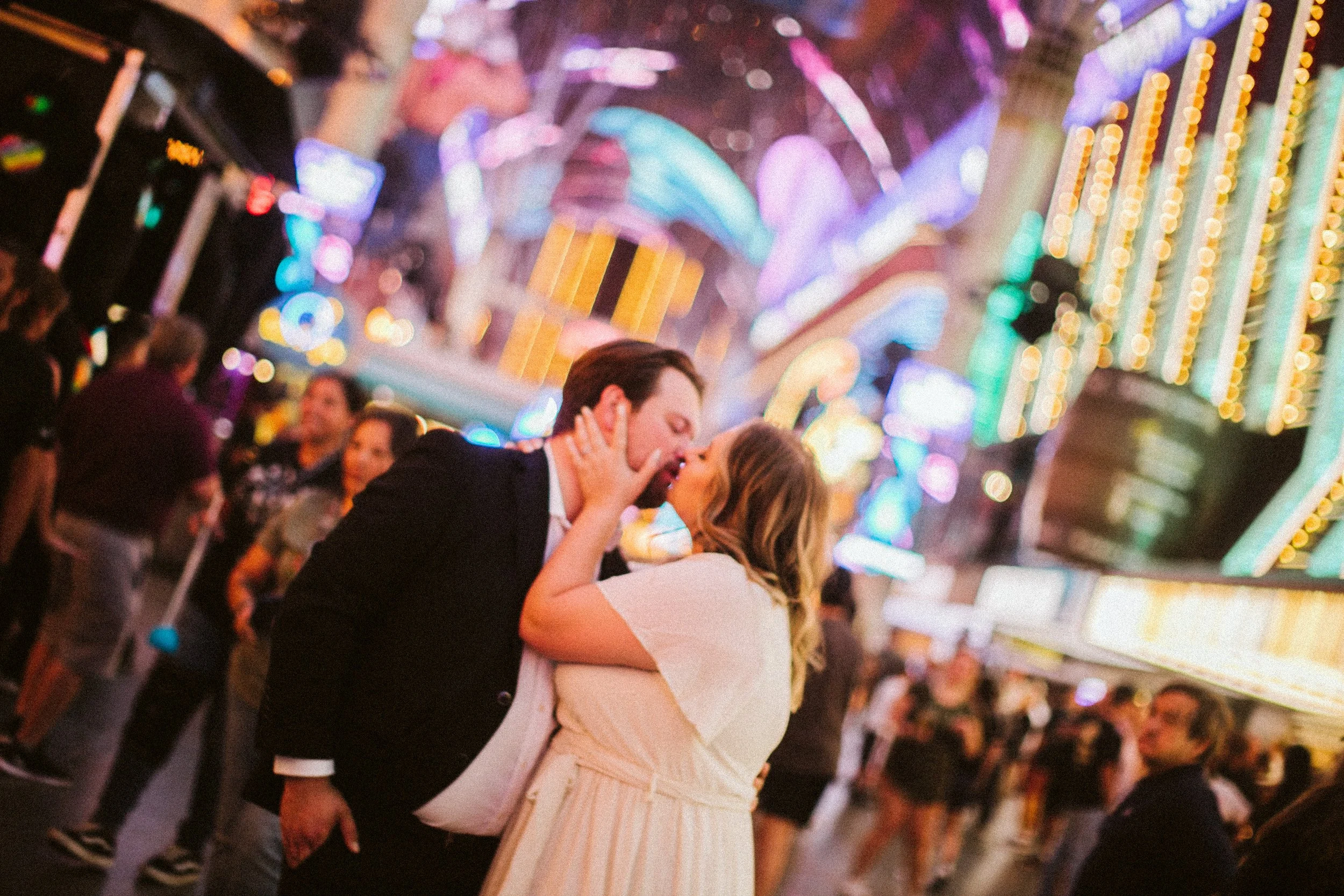 las-vegas-elopement-photographerC2DFA36E-362D-496B-8EC0-077E9925B2C4.jpg