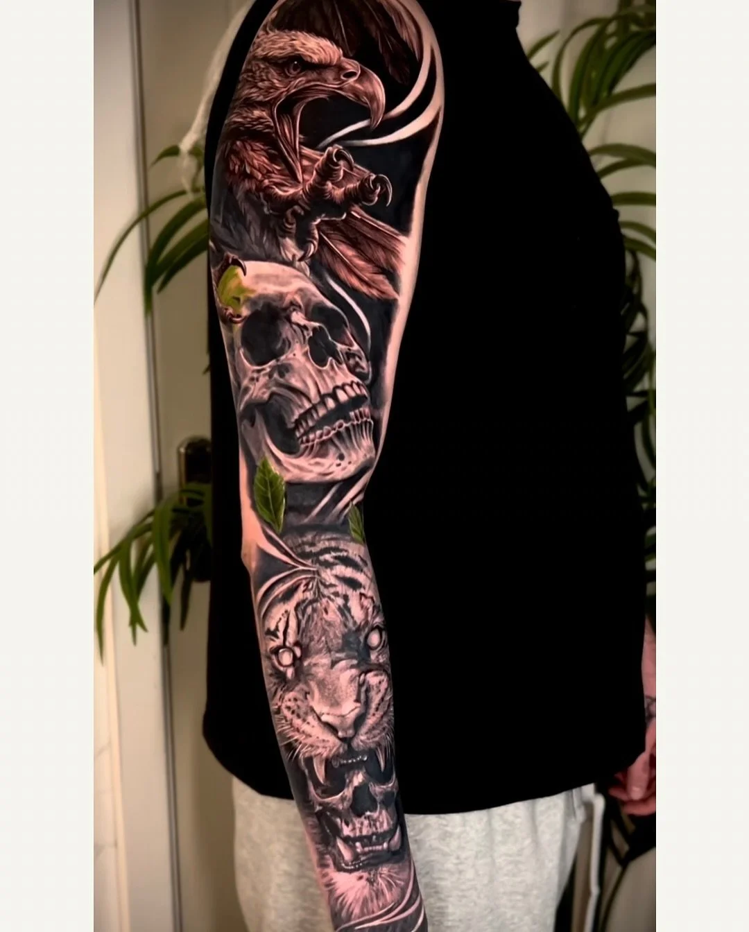 How amazing is this sleeve by @blissinks ?! 🤯👏✨

Loving the small details of green on there, really makes the sleeve stand out! 💯

#blackandgreysleeve #fullarmsleeve #sleevewithcolour #blackworktattoo