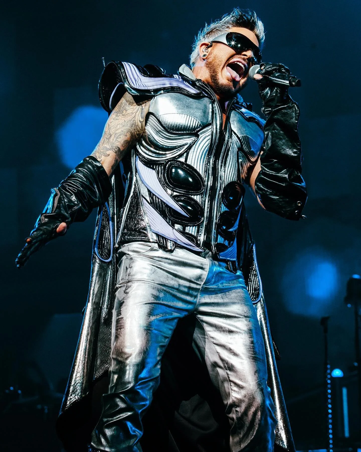 @officialqueenmusic + @adamlambert at @bridgestonearenaofficial 🤩🤩🤩

-
-
-
#adamlambert #queenandadamlambert #queenband #brianmay #bridgestonearena #nashvillephotographer #concertphotography