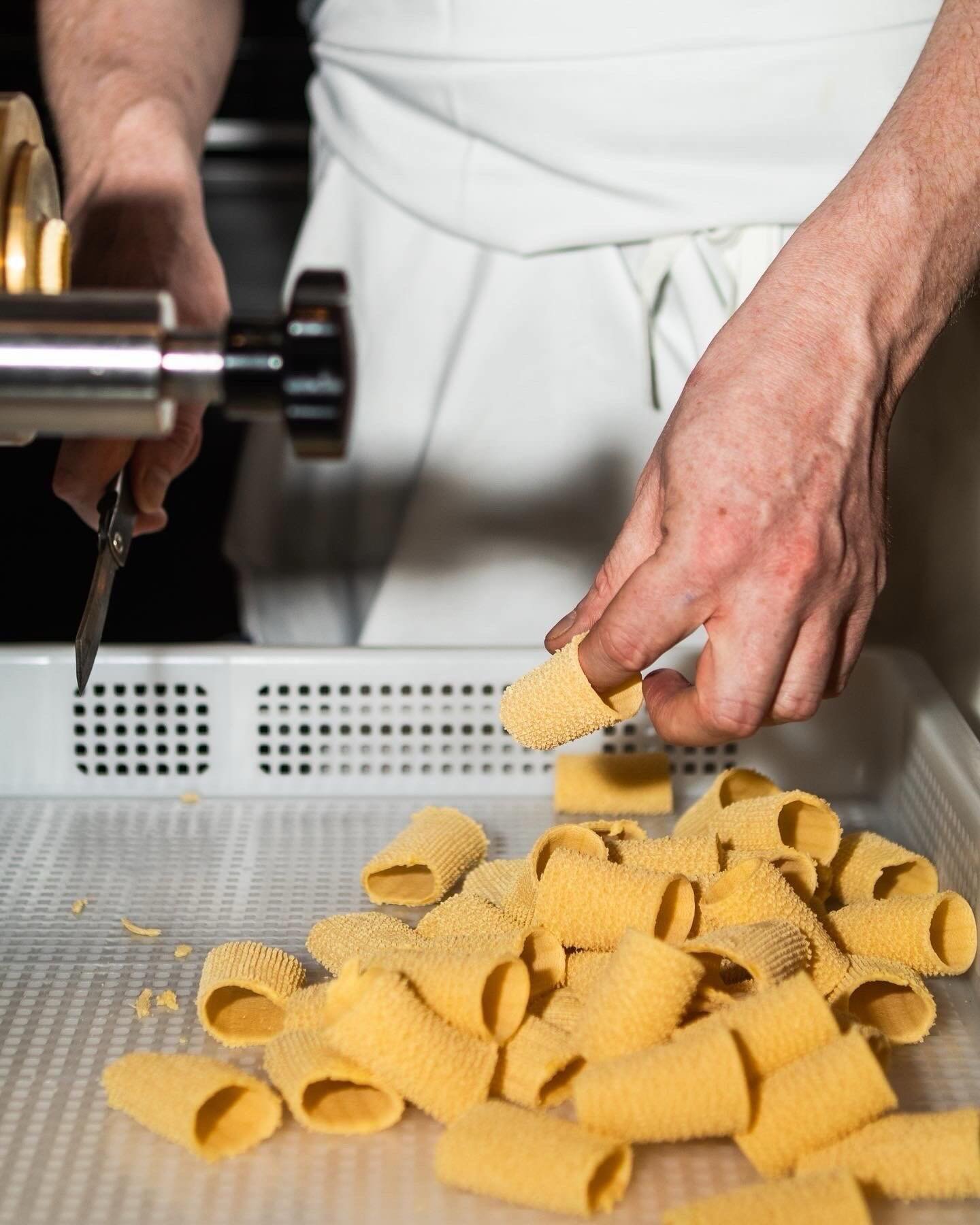Looking for last minute gift ideas? Give the Gift of Fresh Homemade Pasta 🍝  Ready to take home and easy to cook&mdash;all the hard work is already done! Perfect for the foodie in your life @osteriascossa 

#gifts #giftideas #giftguide #pasta #foodi