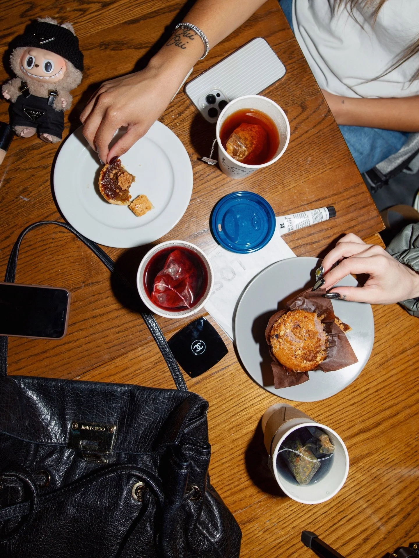 tea time with the girls = the best form of therapy 🫖 @lostcoffeebar