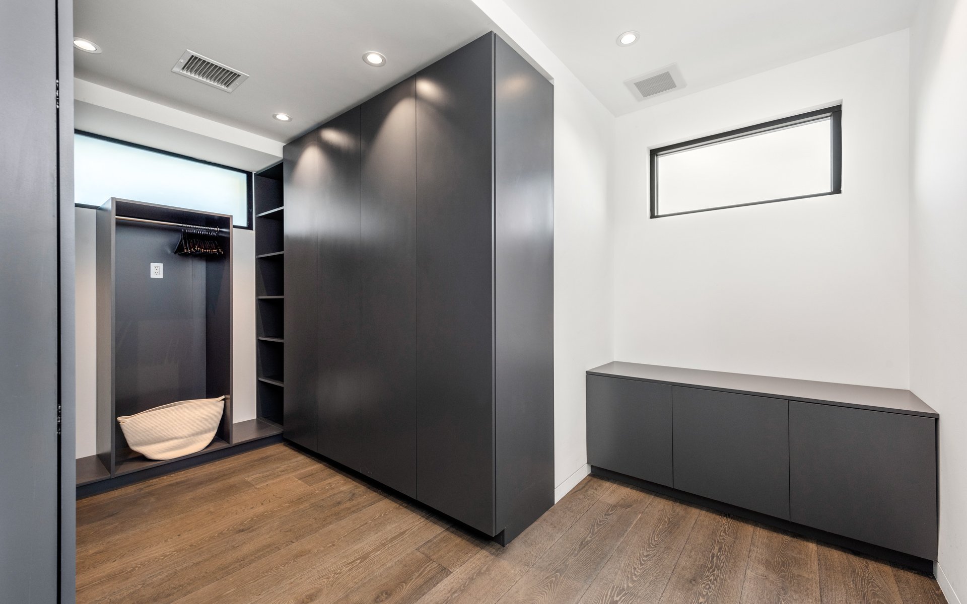 9305Nightingale-mls-59.jpg