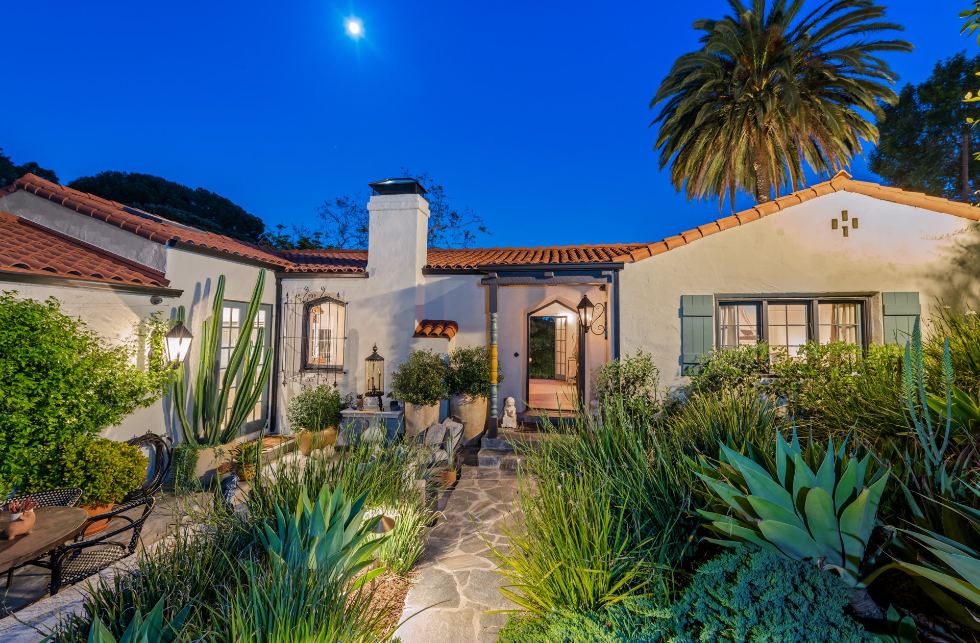 2810Woodshire-mls-1.jpg