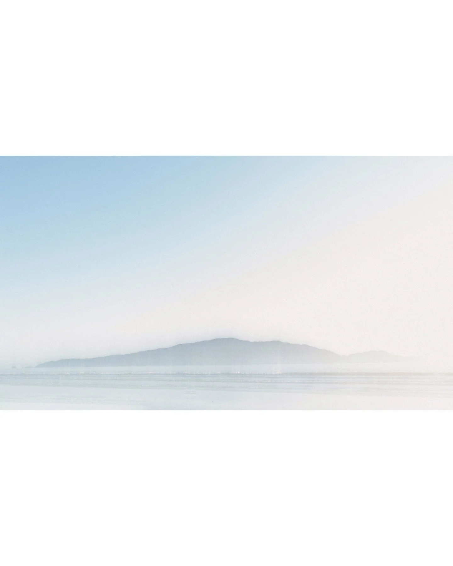 Another wintery beachscape, seascape, islandscape, escape. 
#overexposed #feelslikefilm #winterscape #seascapes #glassyseas #yummytextures #bluehues #nature #kāpitiisland #kapiticoastnz #icm #incameramovement #naturalphotography #newzealand  #carefr