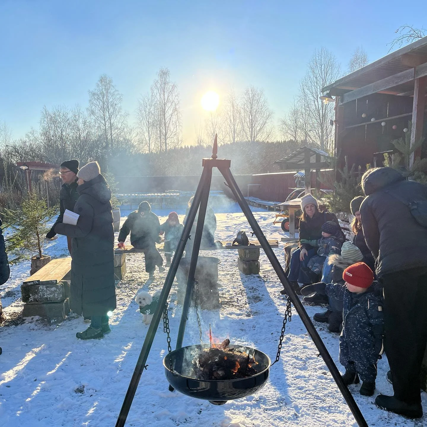 Stort stort TACK alla ni som kom p&aring; v&aring;rt julevent idag! En fantastisk vinterdag med massa julk&auml;nslor i luften. Stort tack b&auml;sta @dalumsweden f&ouml;r magin ni skapade utomhus! Tack till Karin Arvids p&aring; @syltochpylt som dre