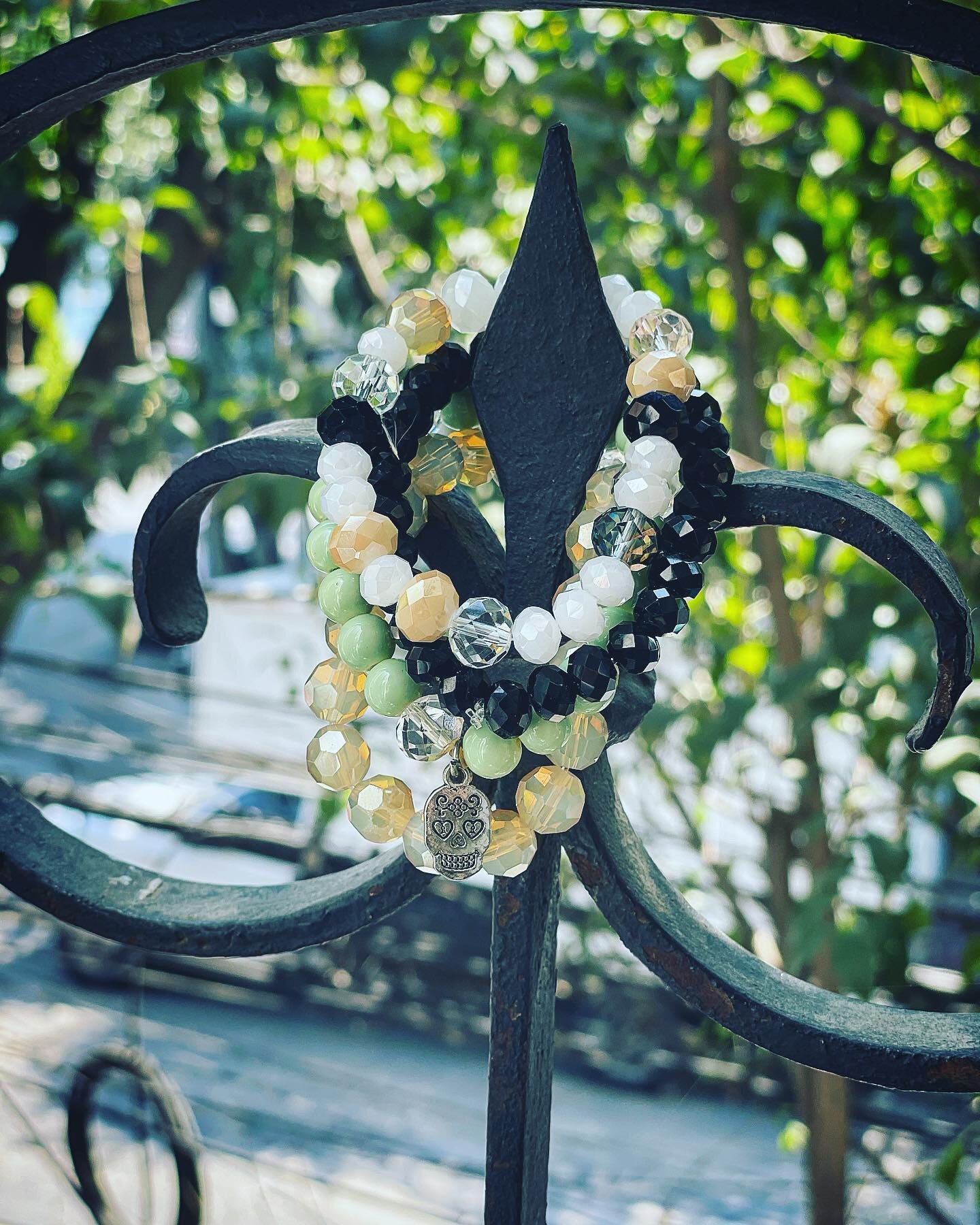 🧭 Wandering into the weekend... 

➡️ Get your @wanderchains Etsy orders in today by following link in bio. If wanting a custom chain, send me a DM.

#madetoorder #customdesigns #etsysmallbusiness #turninglemonsintolemonade #mexicocityofficial #bohos