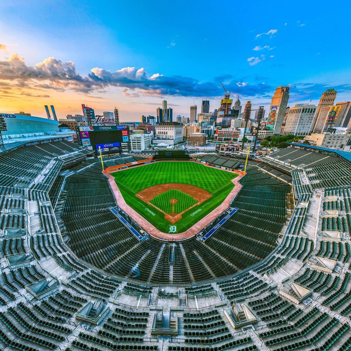 There&rsquo;s something perfect about empty stadiums.

Prints:
https://jonathangusandersphotography.shootproof.com/gallery/20948012/

Link in bio. 

#detroittigers #detroit #mlb #baseball #michigan #comericapark #stadiums #detroitphotographer #dronep