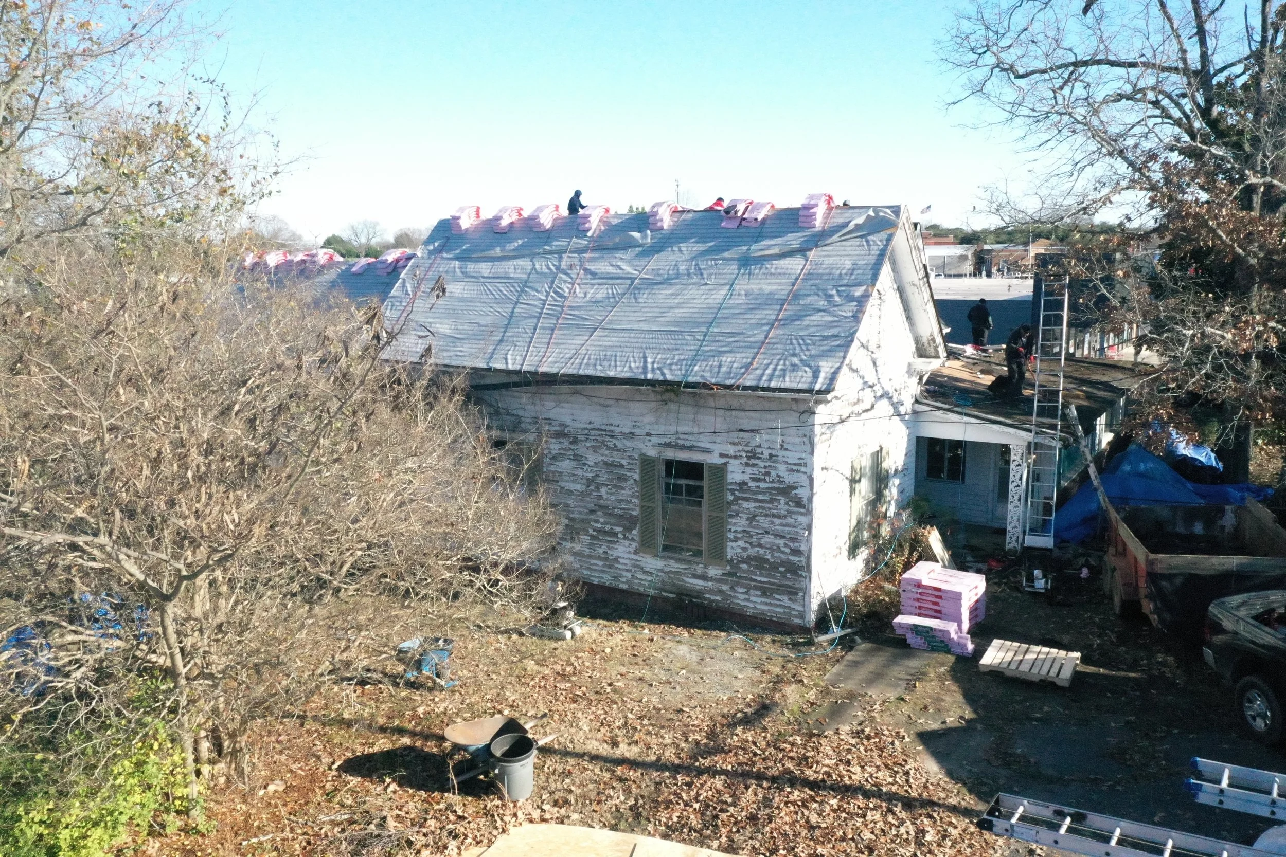 First Choice Constructors offer roofing services, including roof repairs, roof installs, reroofing, roof leak repair, roof storm damage, shingle roofing, metal roofing, slate roofing, and roof replacements. Family owned and operated. Bilingual. 