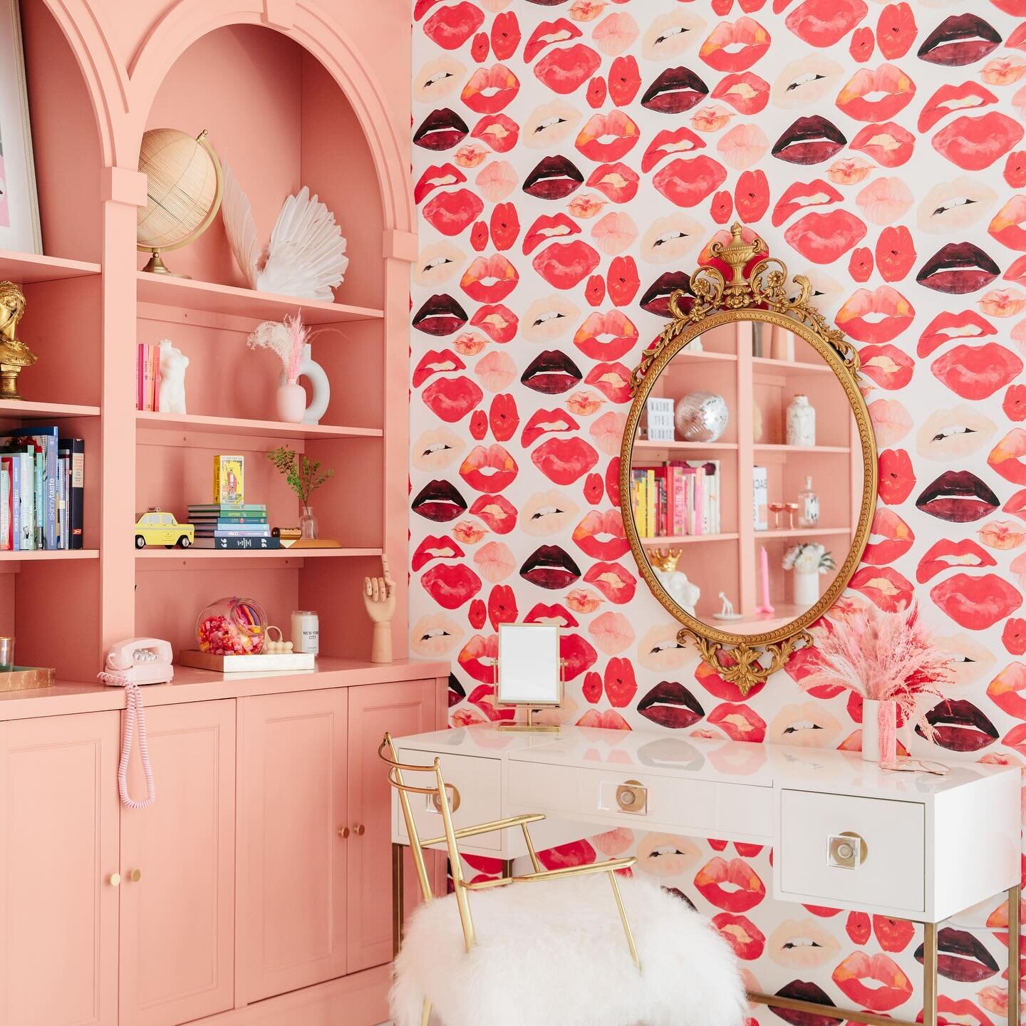 Seems like a good day to revisit this perfectly pink &amp; red loft we worked on for @rachmartino! 💋💋💋 To be honest, we&rsquo;re all in favor of this color story all year-round.

📸: @allieprovost