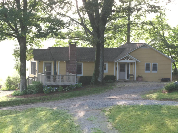 Yellow House cottage at Stonewall Creek Vineyards in Tiger, GA