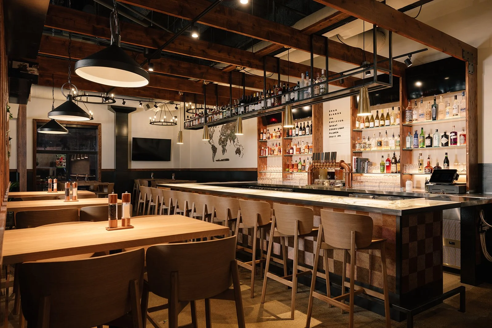 caya-restaurant-custom-wood-details-shike-design.jpg