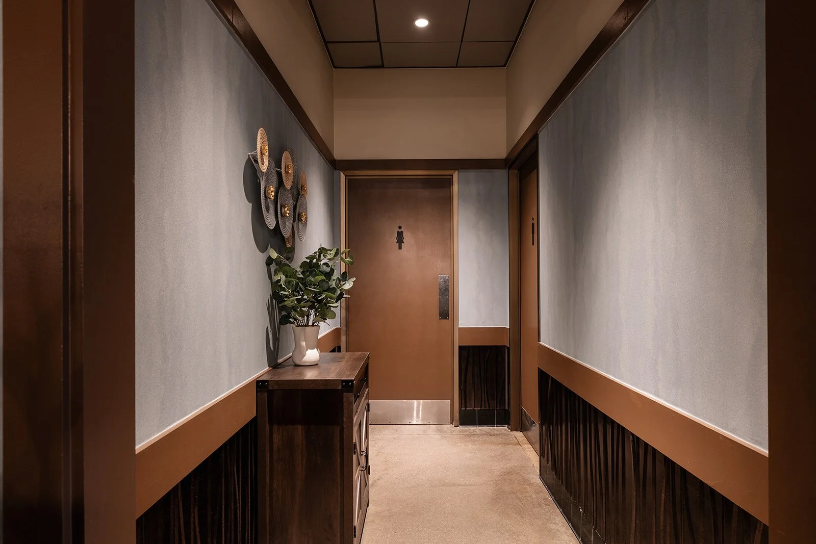 old-blinking-light-restaurant-interior-shike-design.jpg