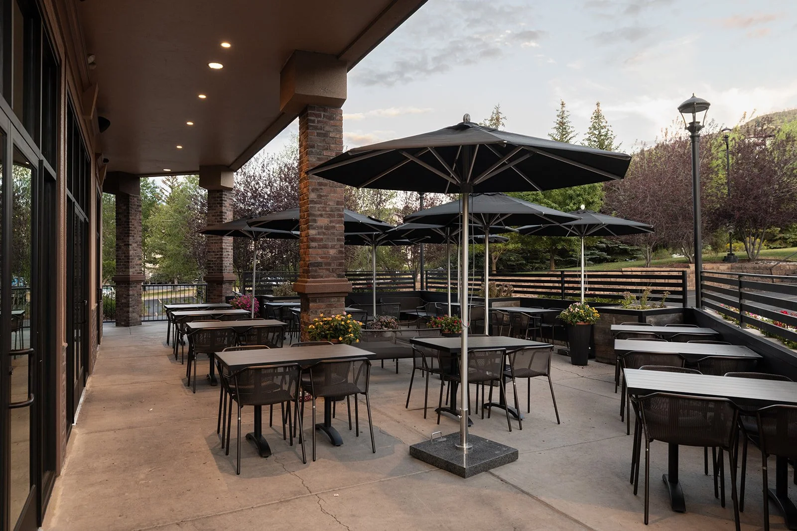 caya-restaurant-colorado-mountain-interior-shike-design.jpg